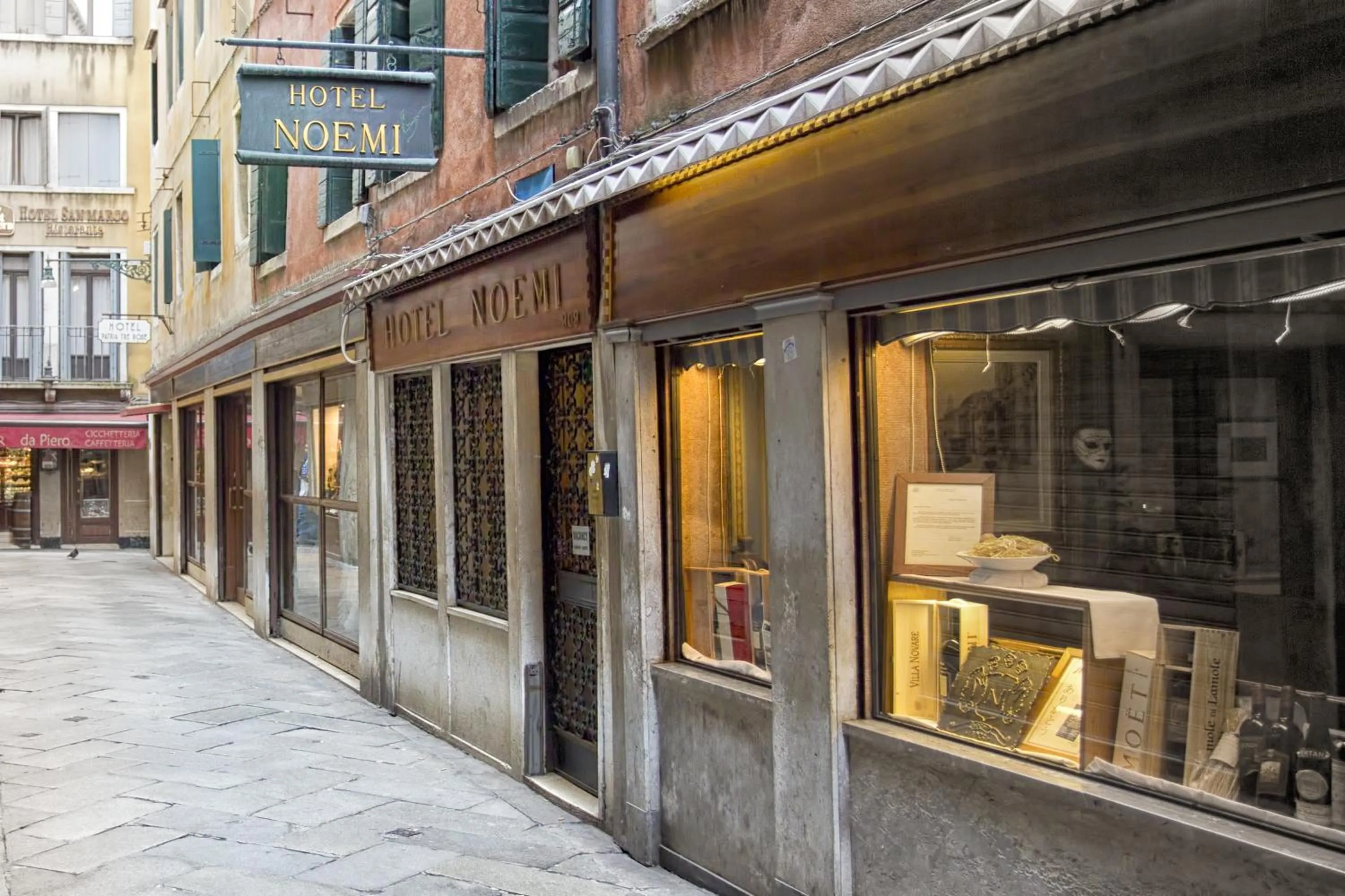 Facade/entrance in Hotel Noemi