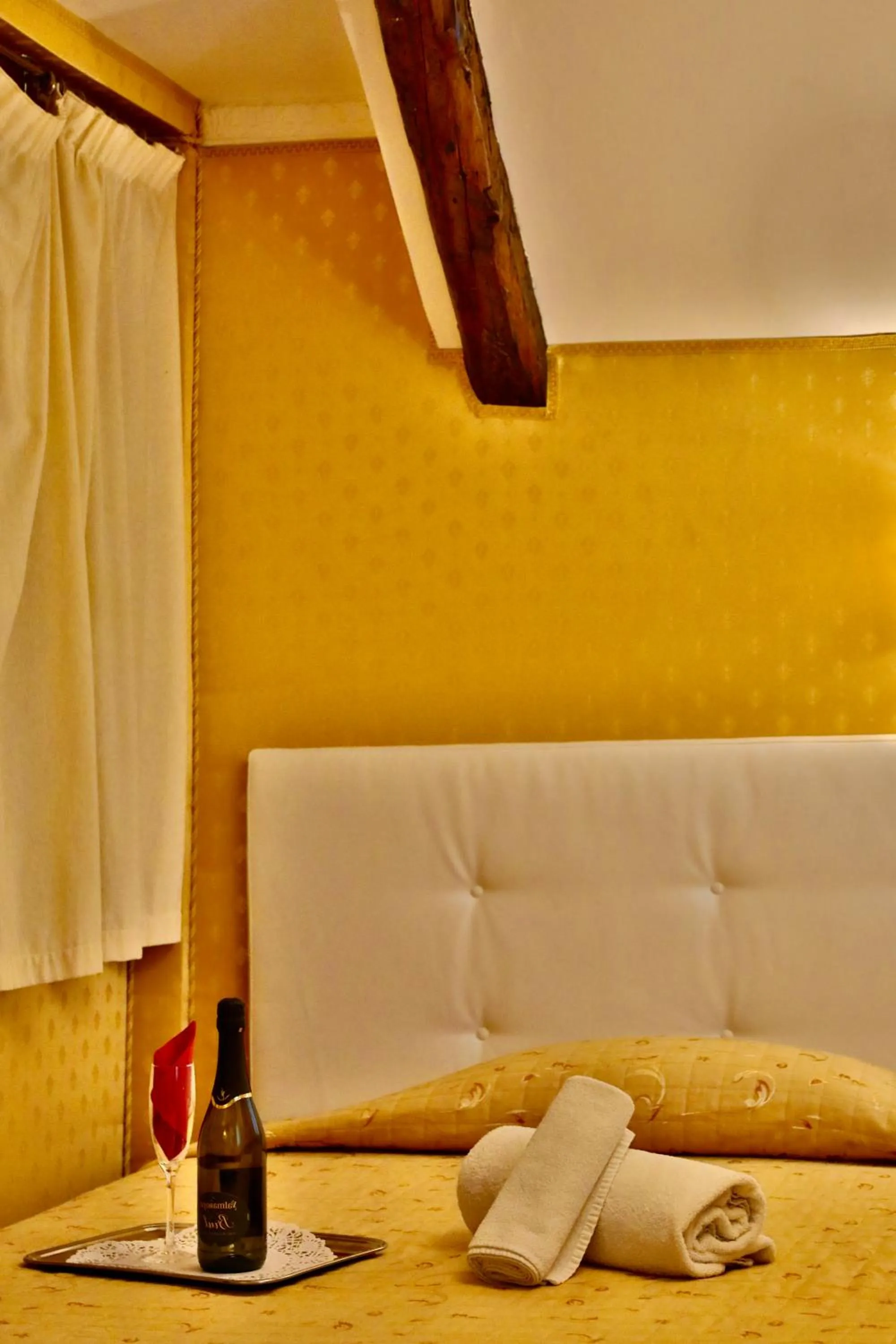 Bedroom, Bed in Hotel Noemi