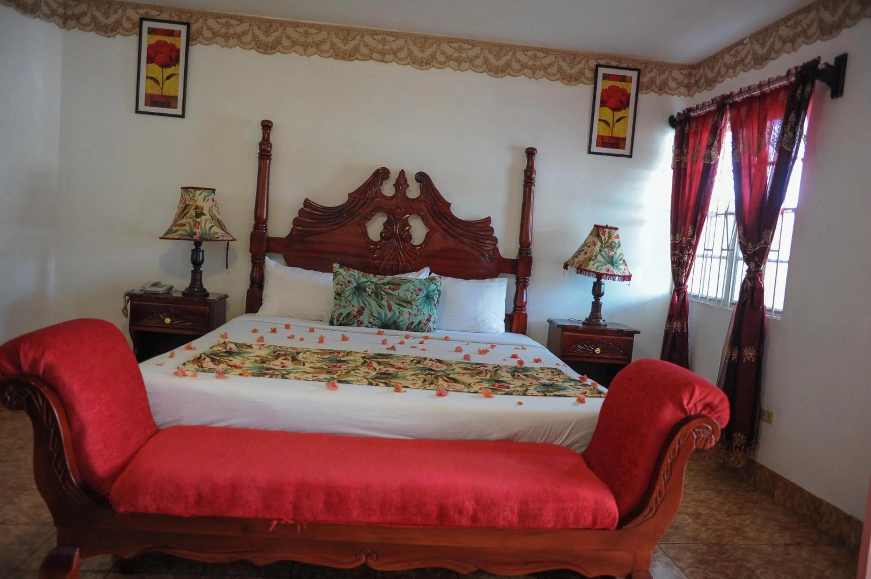 Bed in Glorianna Hotel