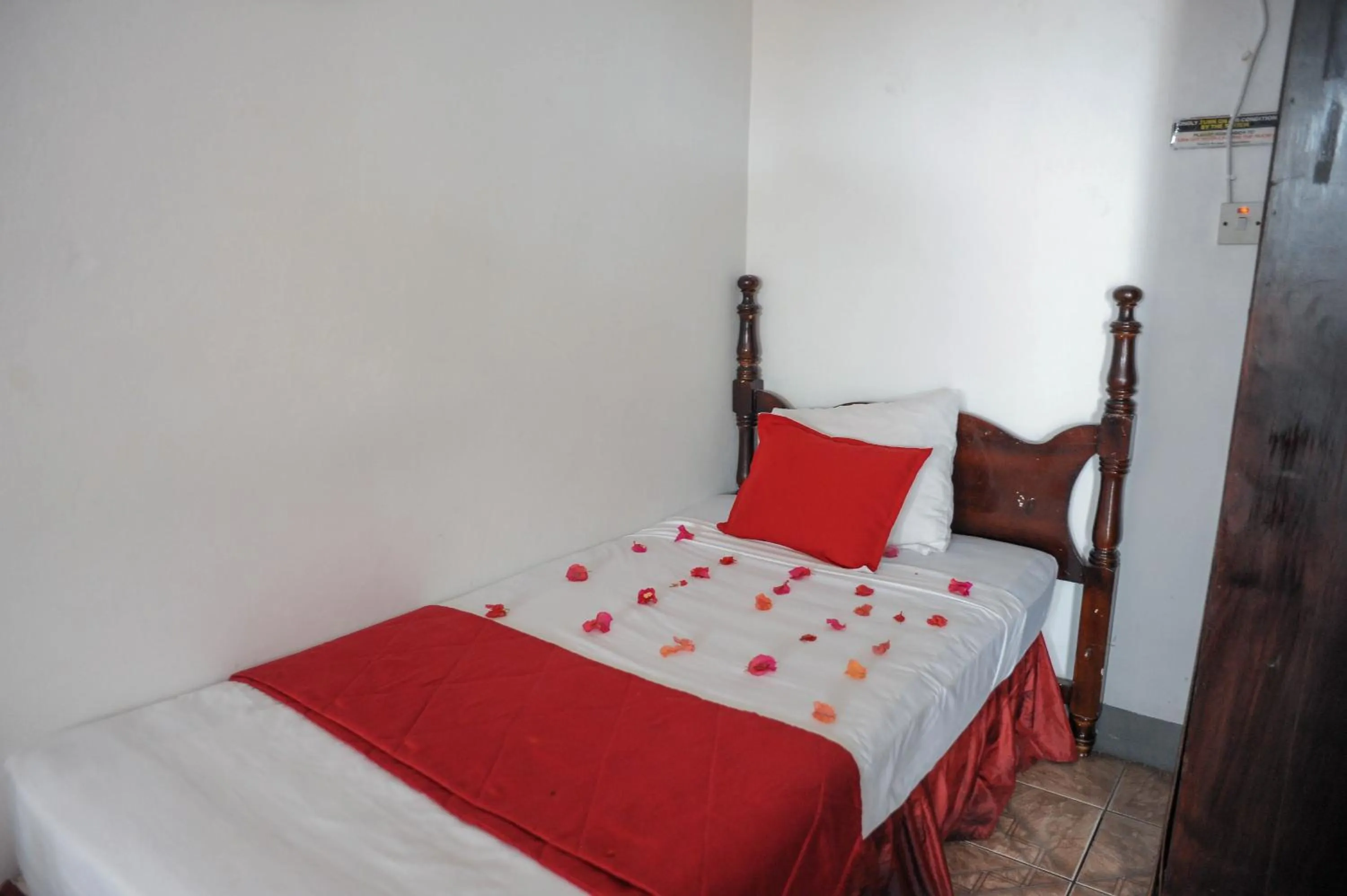 Bed in Glorianna Hotel