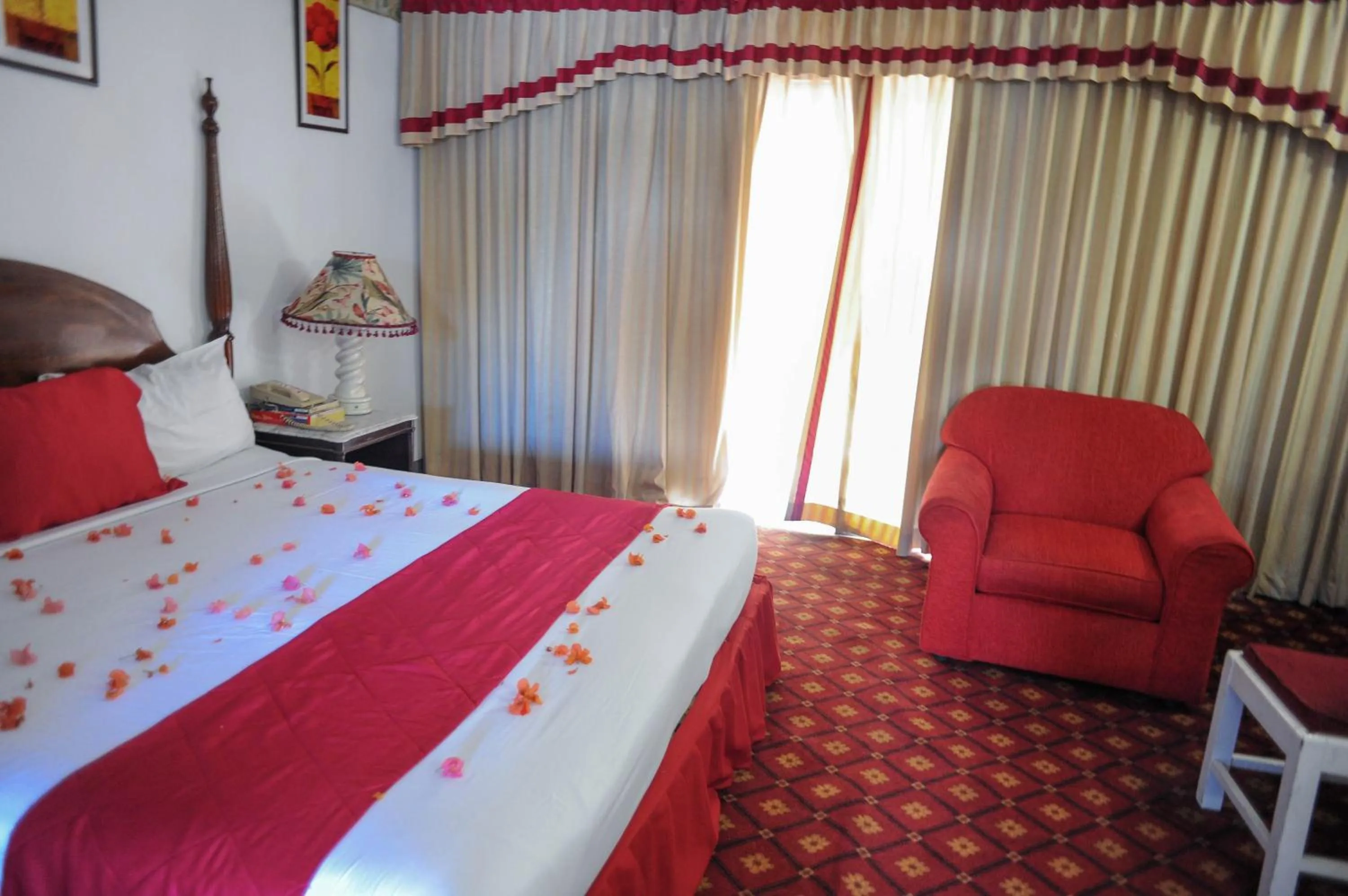 Photo of the whole room, Bed in Glorianna Hotel