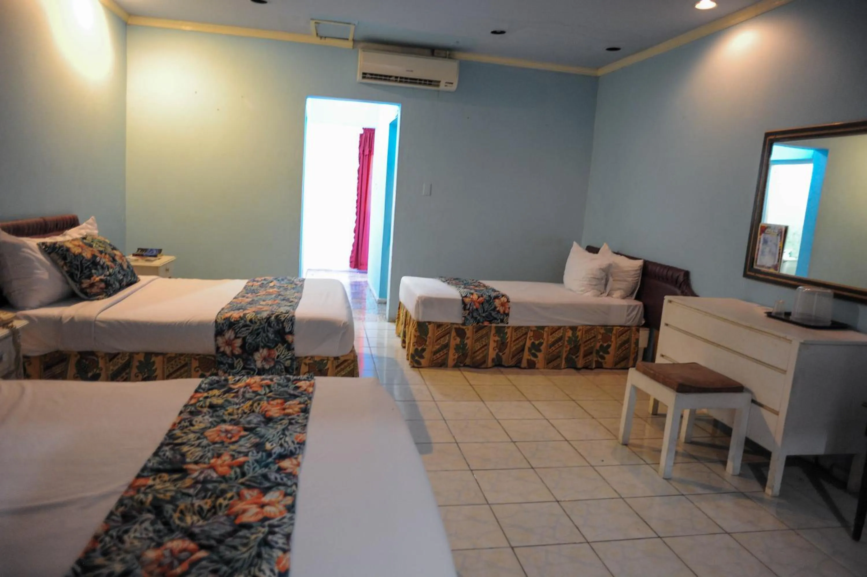 Photo of the whole room, Bed in Glorianna Hotel