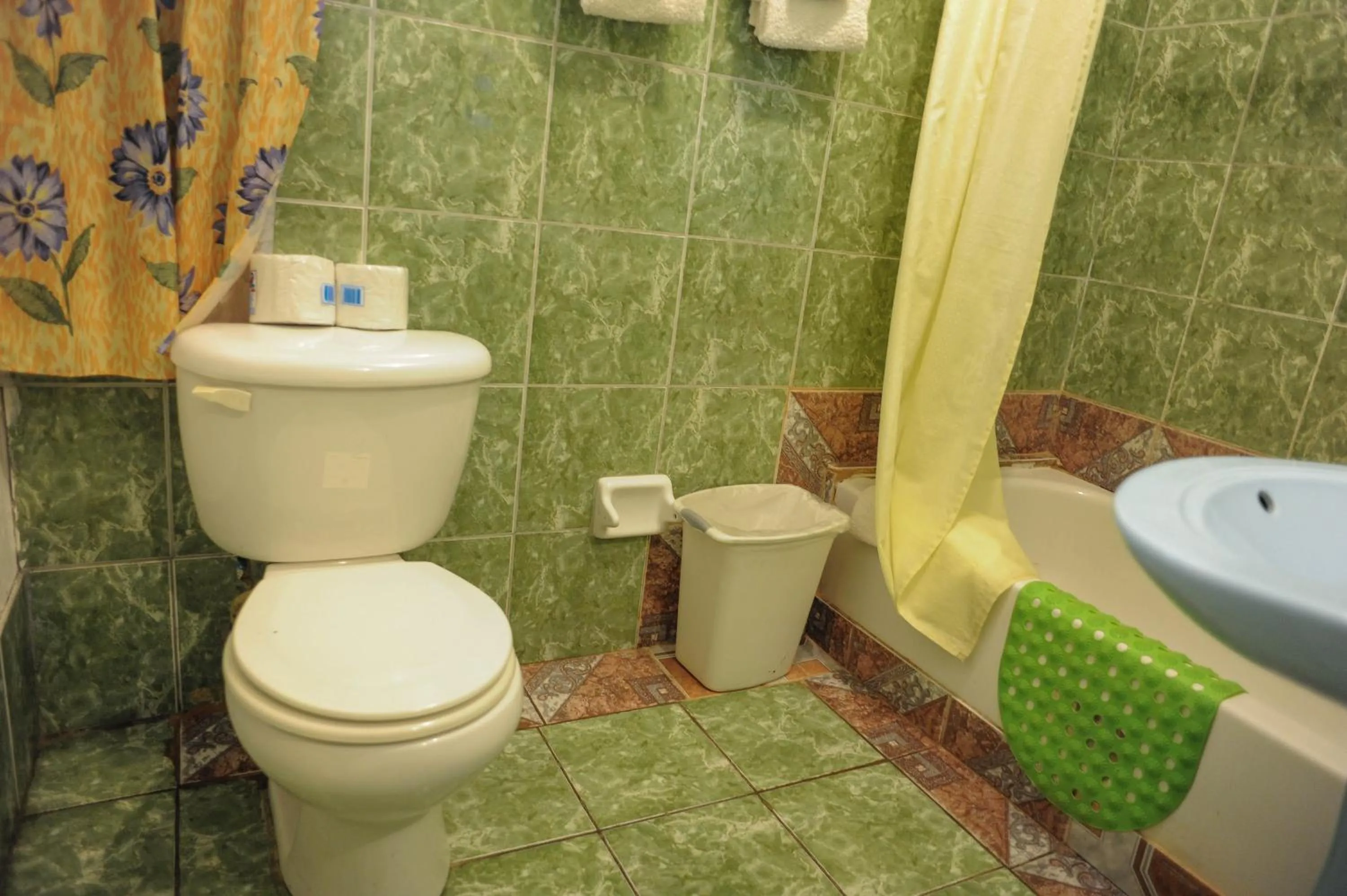 Bathroom in Glorianna Hotel