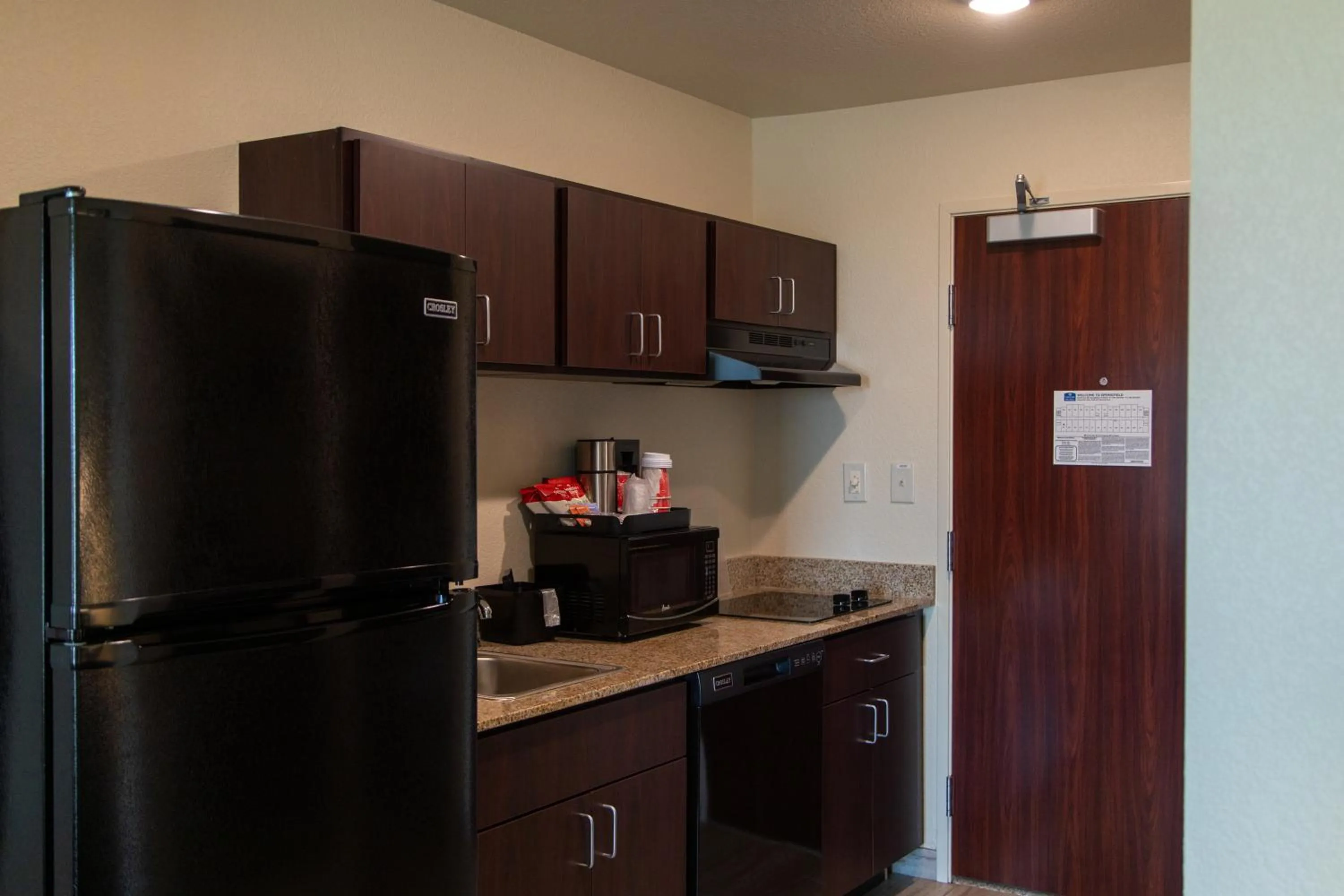 Kitchen or kitchenette in Cobblestone Inn & Suites -Springfield