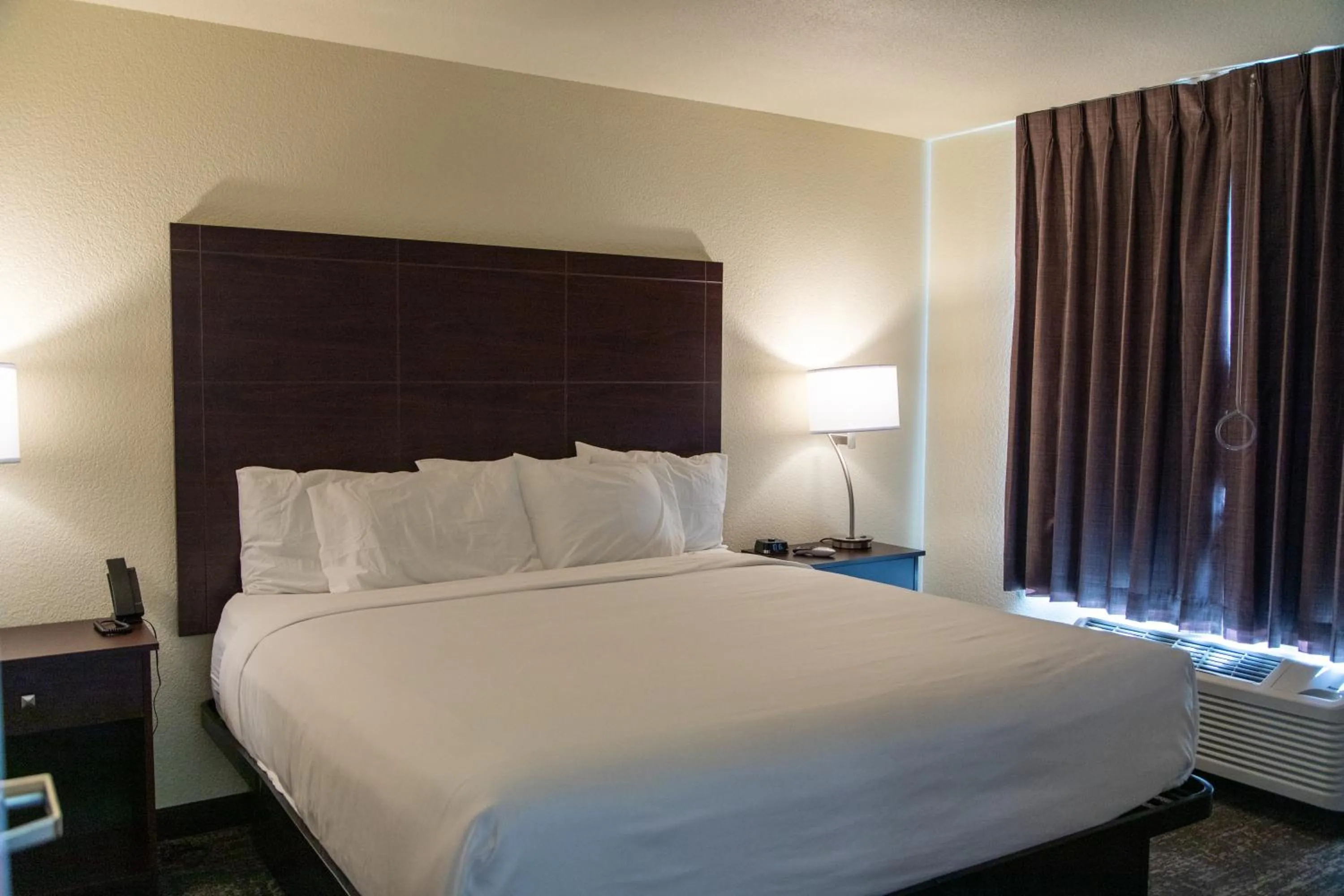 Bed in Cobblestone Inn & Suites -Springfield