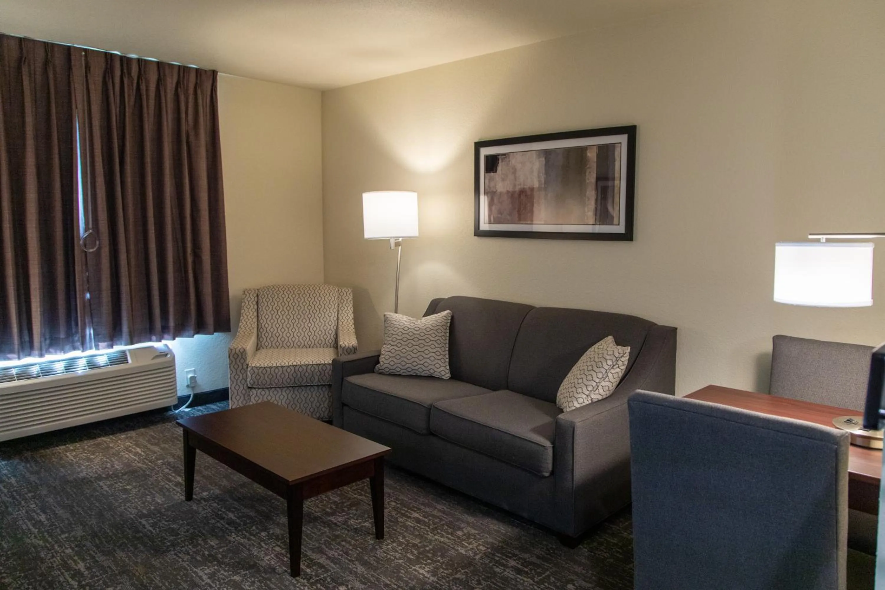 TV and multimedia in Cobblestone Inn & Suites -Springfield