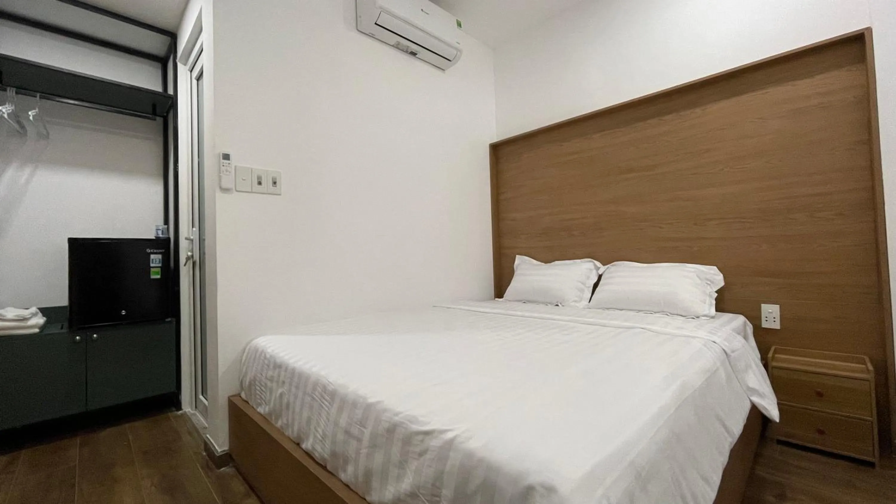 Property building, Bed in Airport homestay