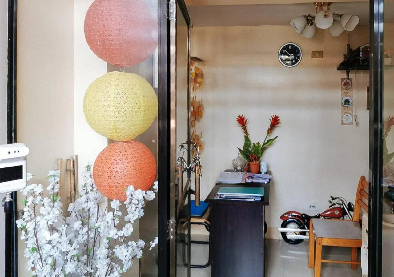 Lobby or reception in RedDoorz Segra Square Pension House