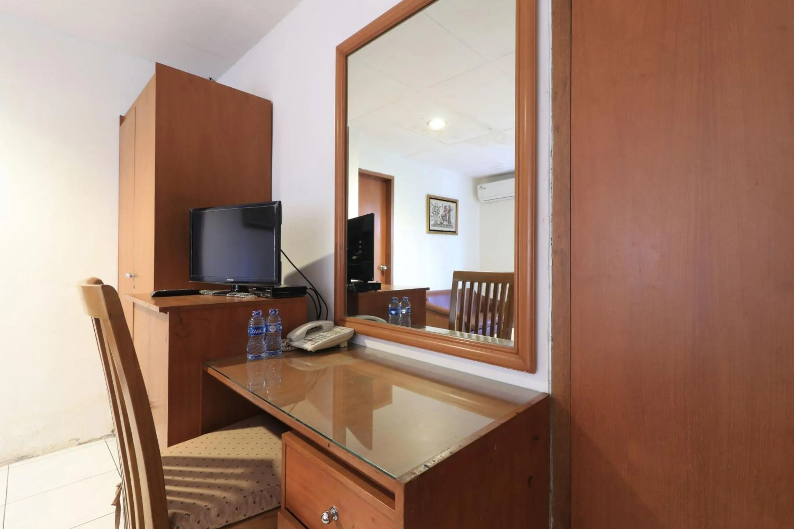 TV and multimedia in Mroom Prapancha