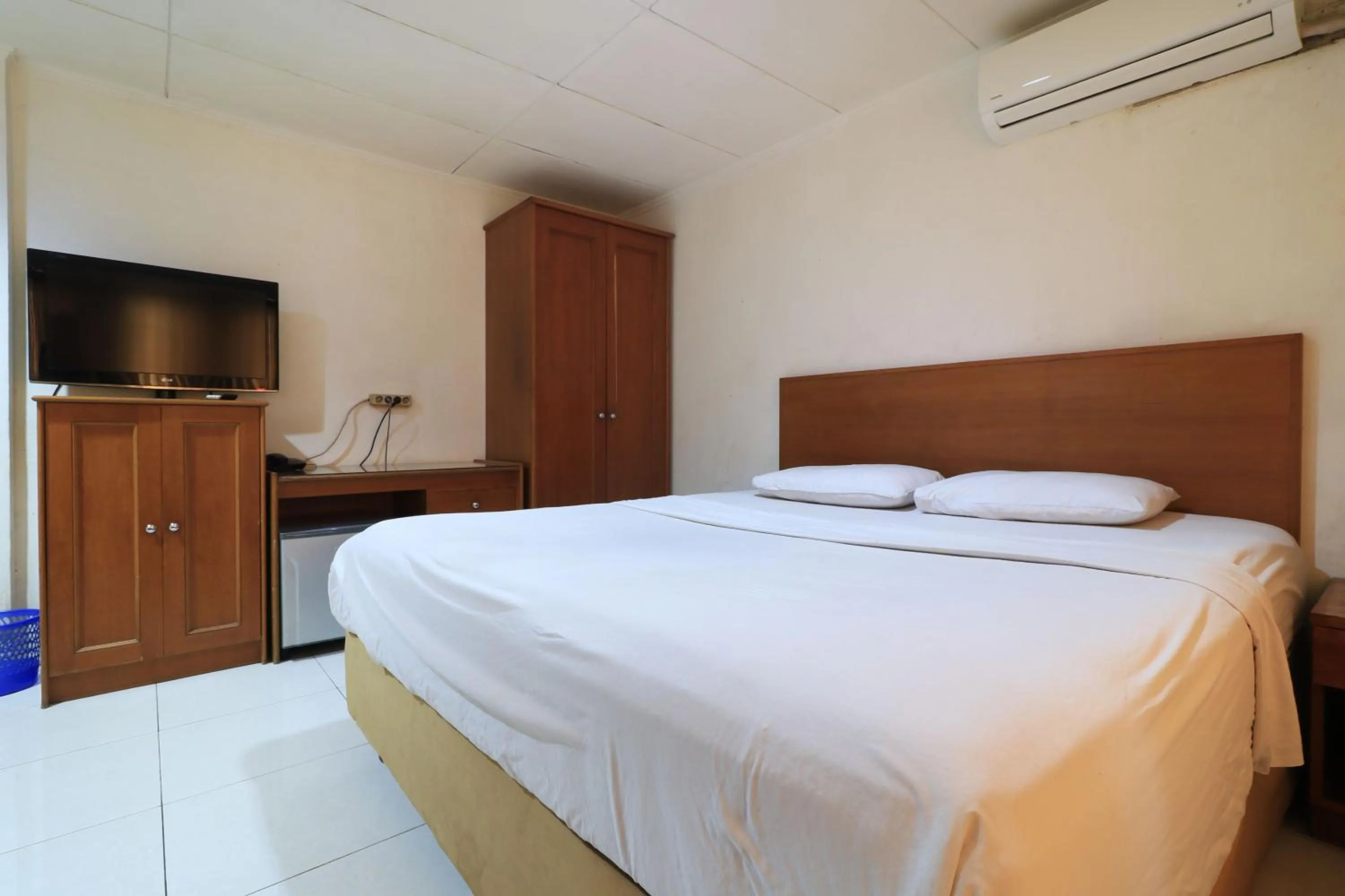 Photo of the whole room in Mroom Prapancha