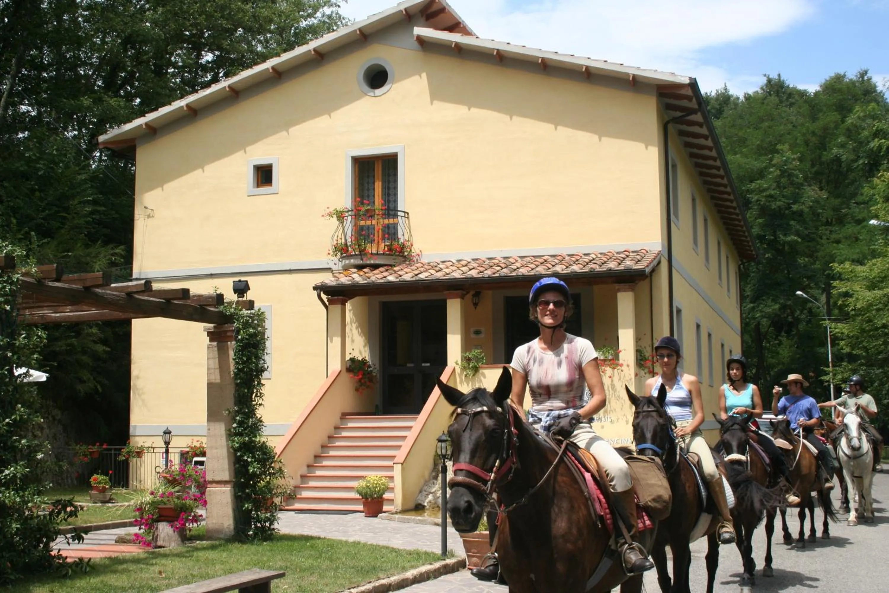 Horse-riding in Hotel Relais Valle Orientina