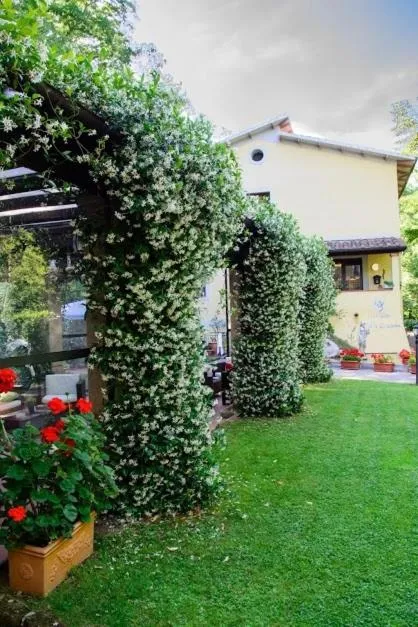 Garden in Hotel Relais Valle Orientina