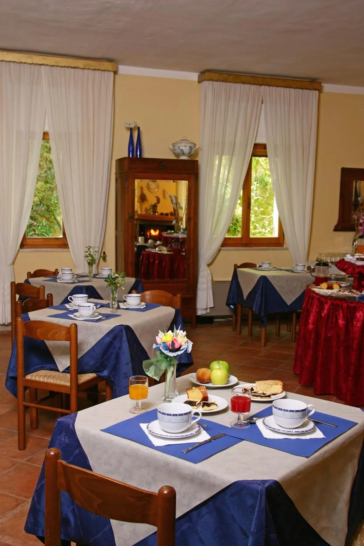 Food and drinks in Hotel Relais Valle Orientina