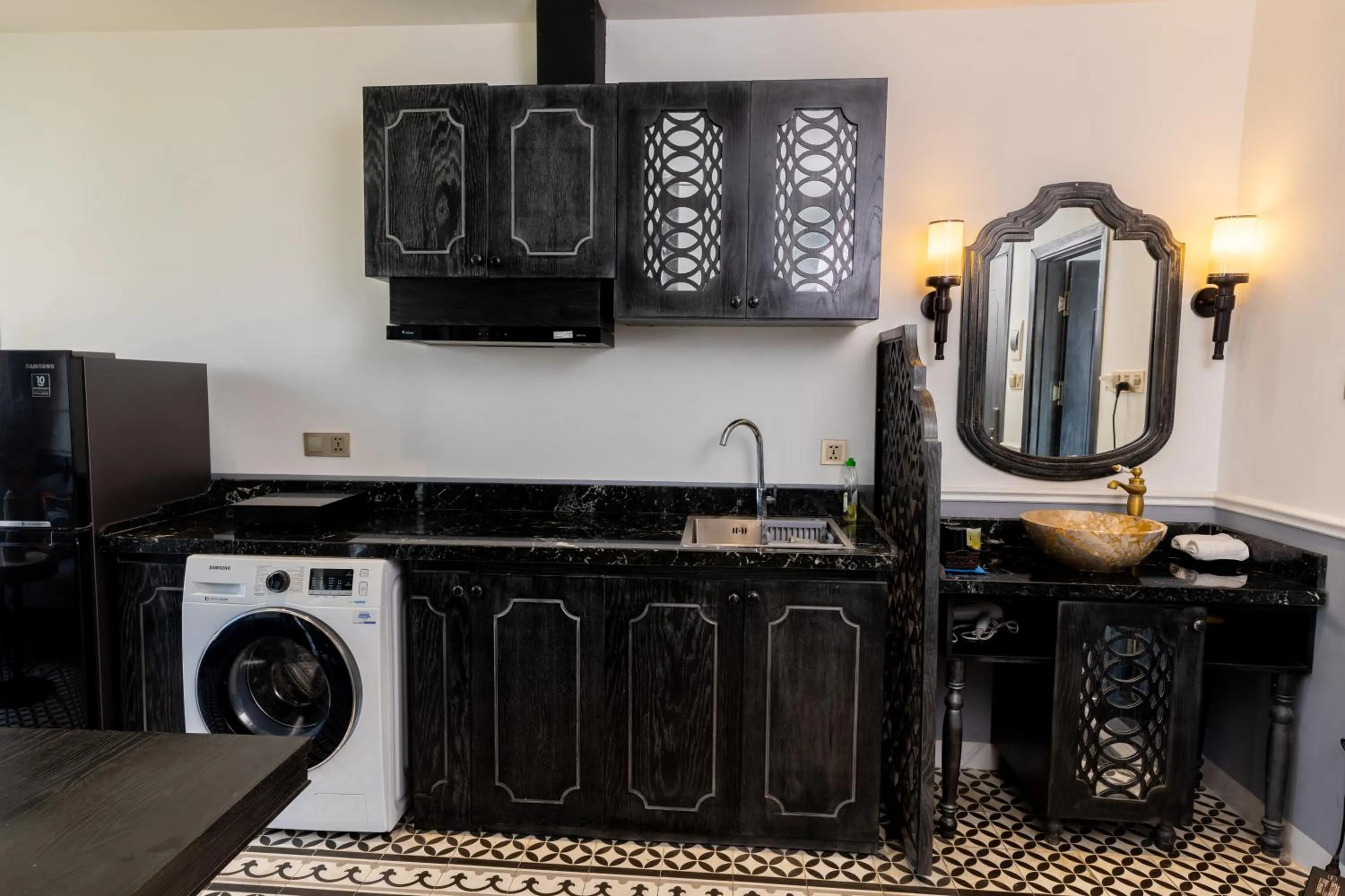 Kitchen or kitchenette in Dérive Boutique Villa & Apartment Da Nang