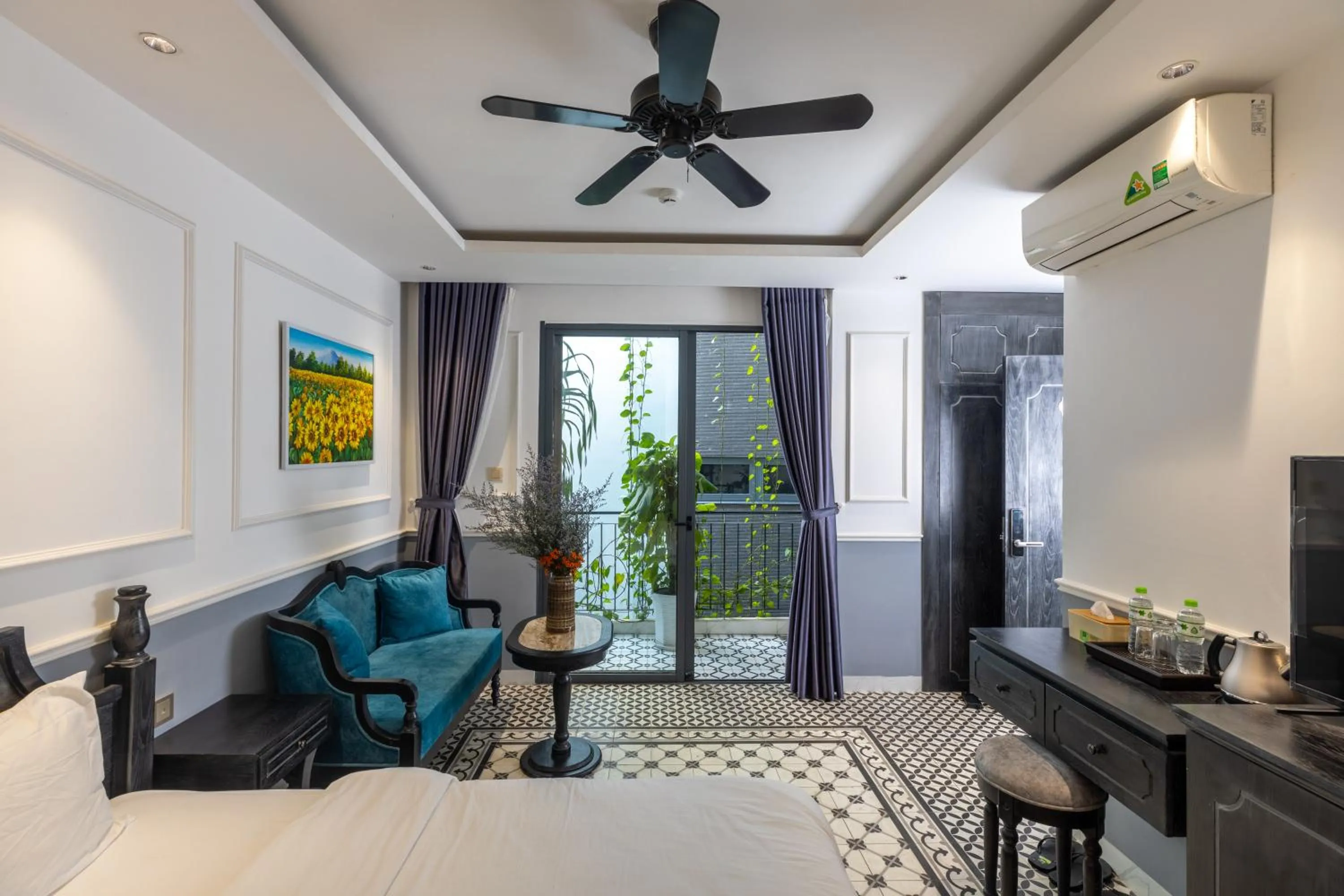 Photo of the whole room in Dérive Boutique Villa & Apartment Da Nang
