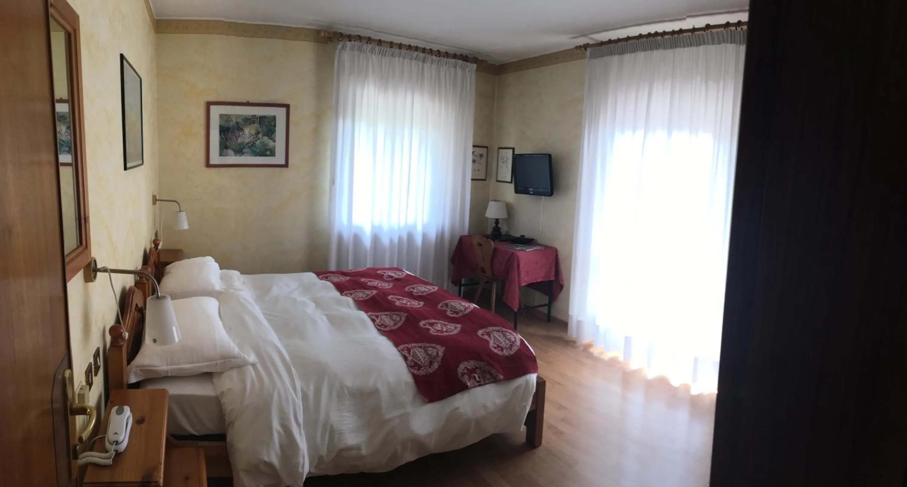 Photo of the whole room, Bed in Meuble Villa Neve