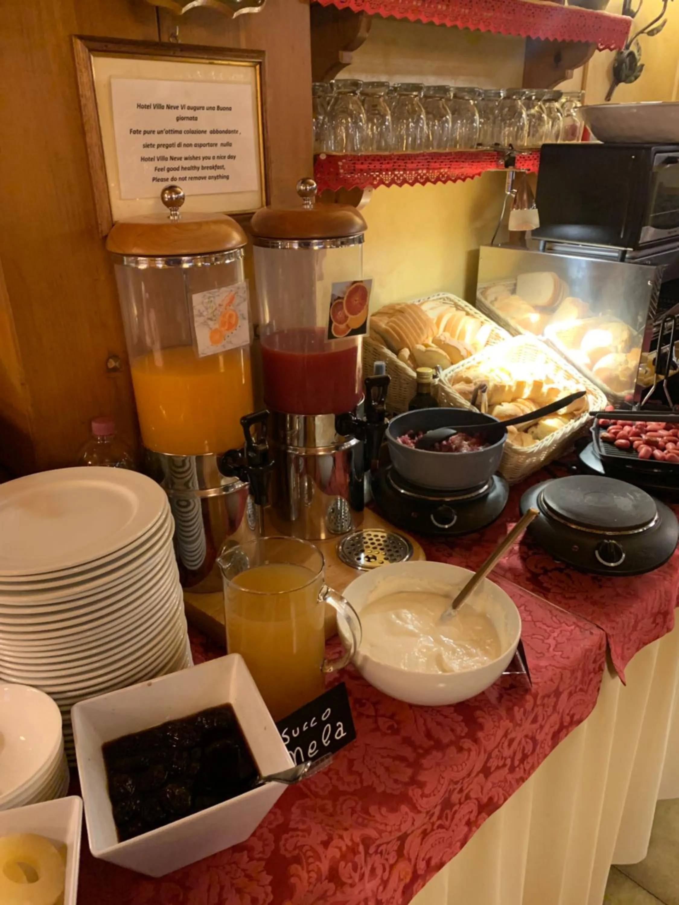 Coffee/tea facilities in Meuble Villa Neve