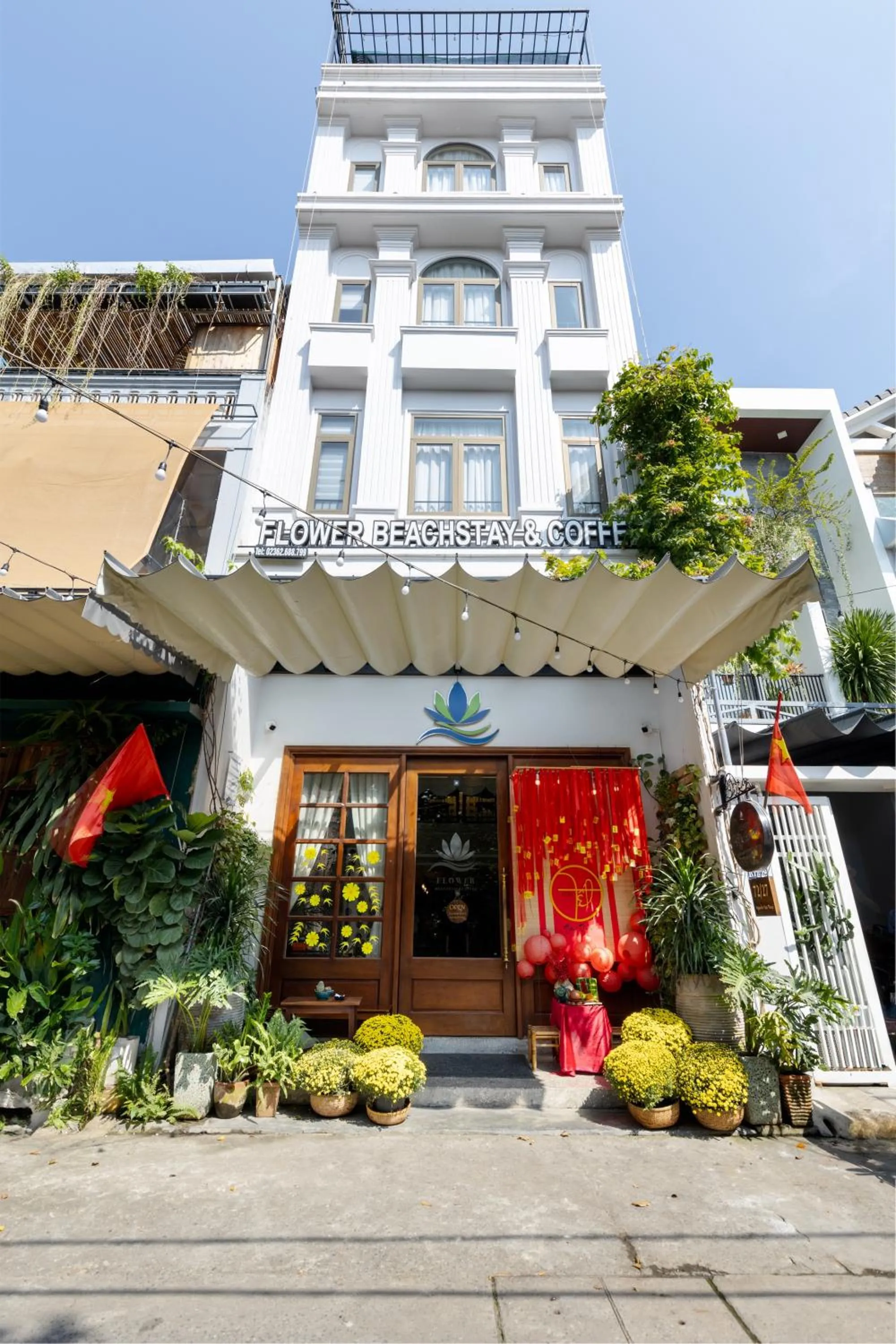 Property building in FLOWER BEACHSTAY & COFFEE