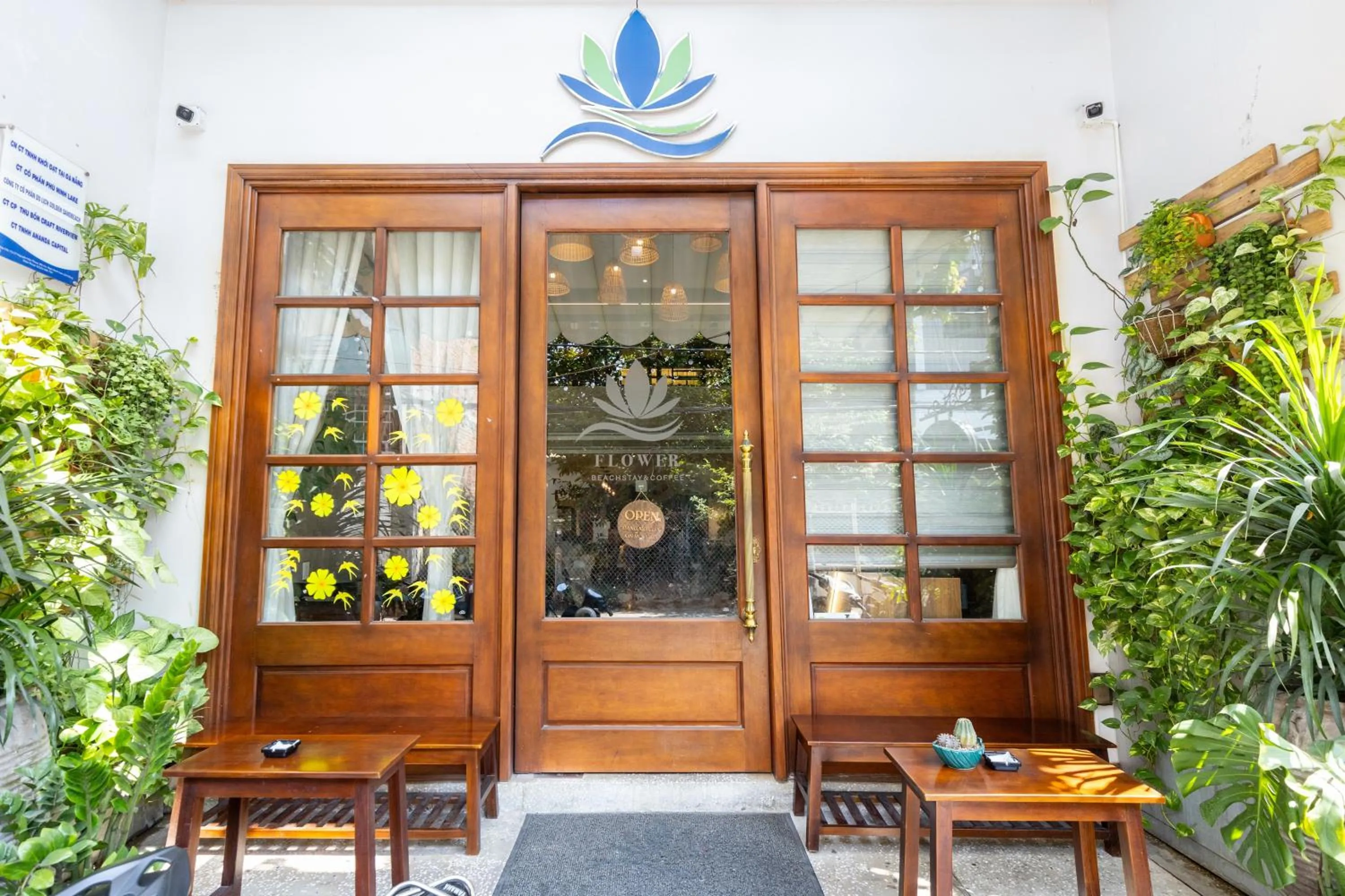 Property building in FLOWER BEACHSTAY & COFFEE