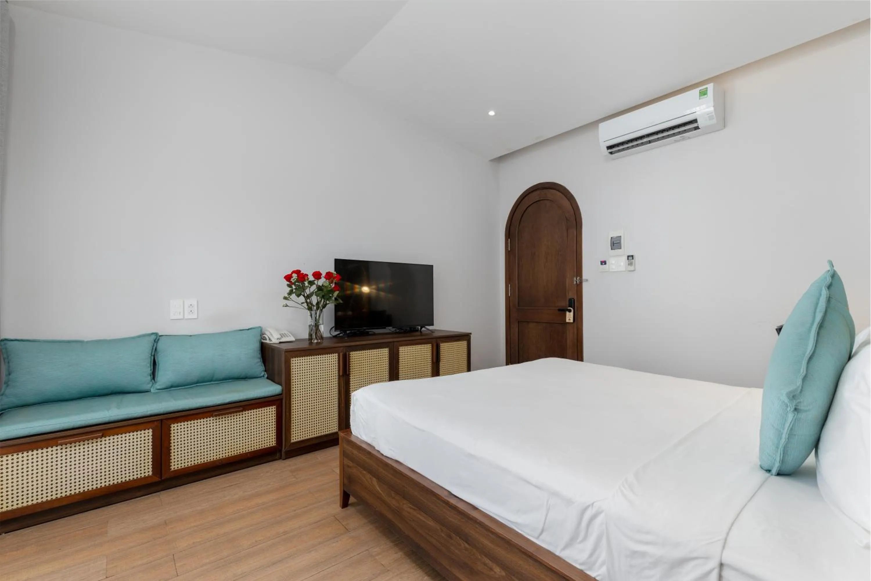 TV and multimedia, Bed in FLOWER BEACHSTAY & COFFEE