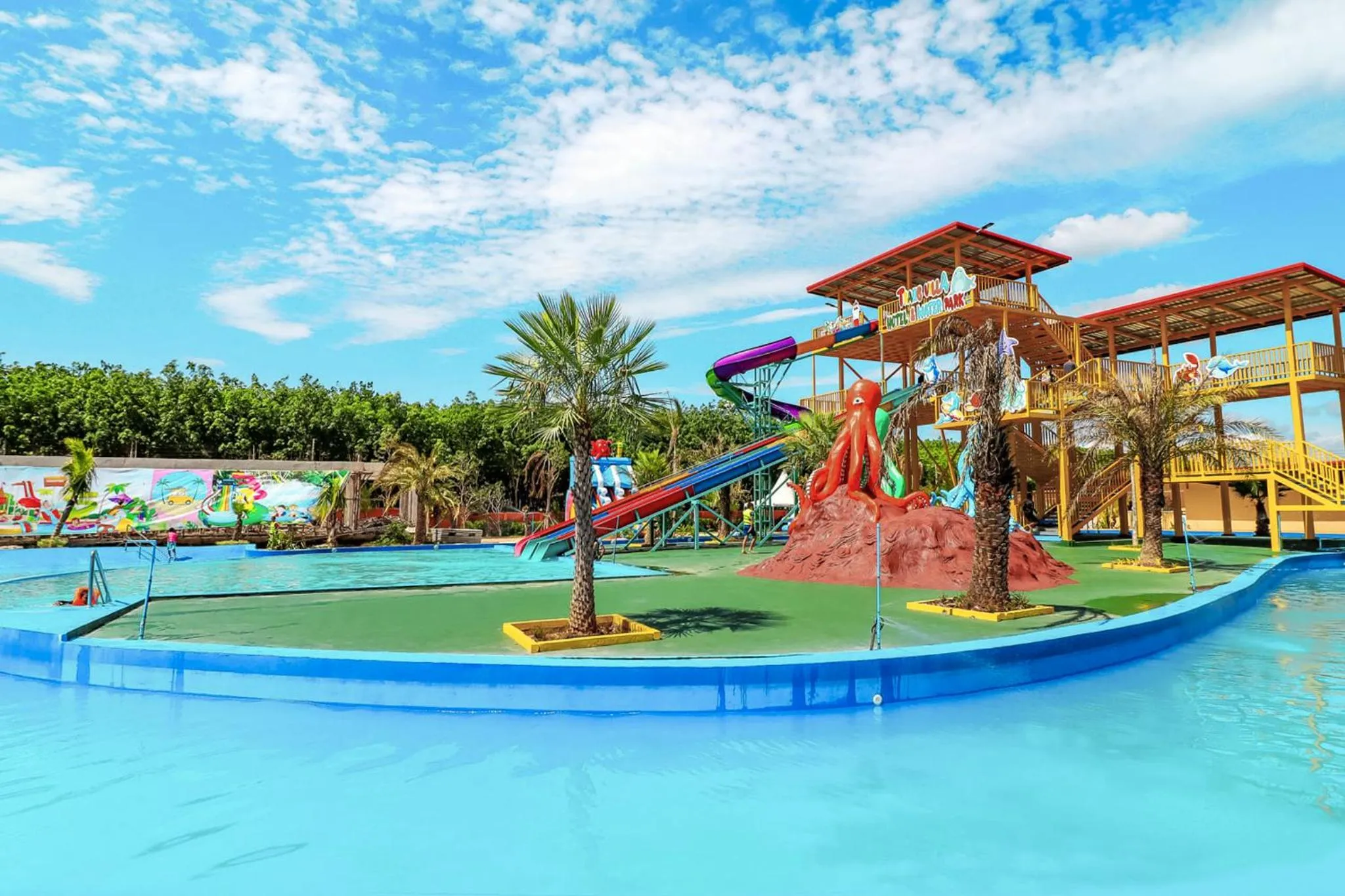 Aqua park in Trang Oasis Waterpark Hotel