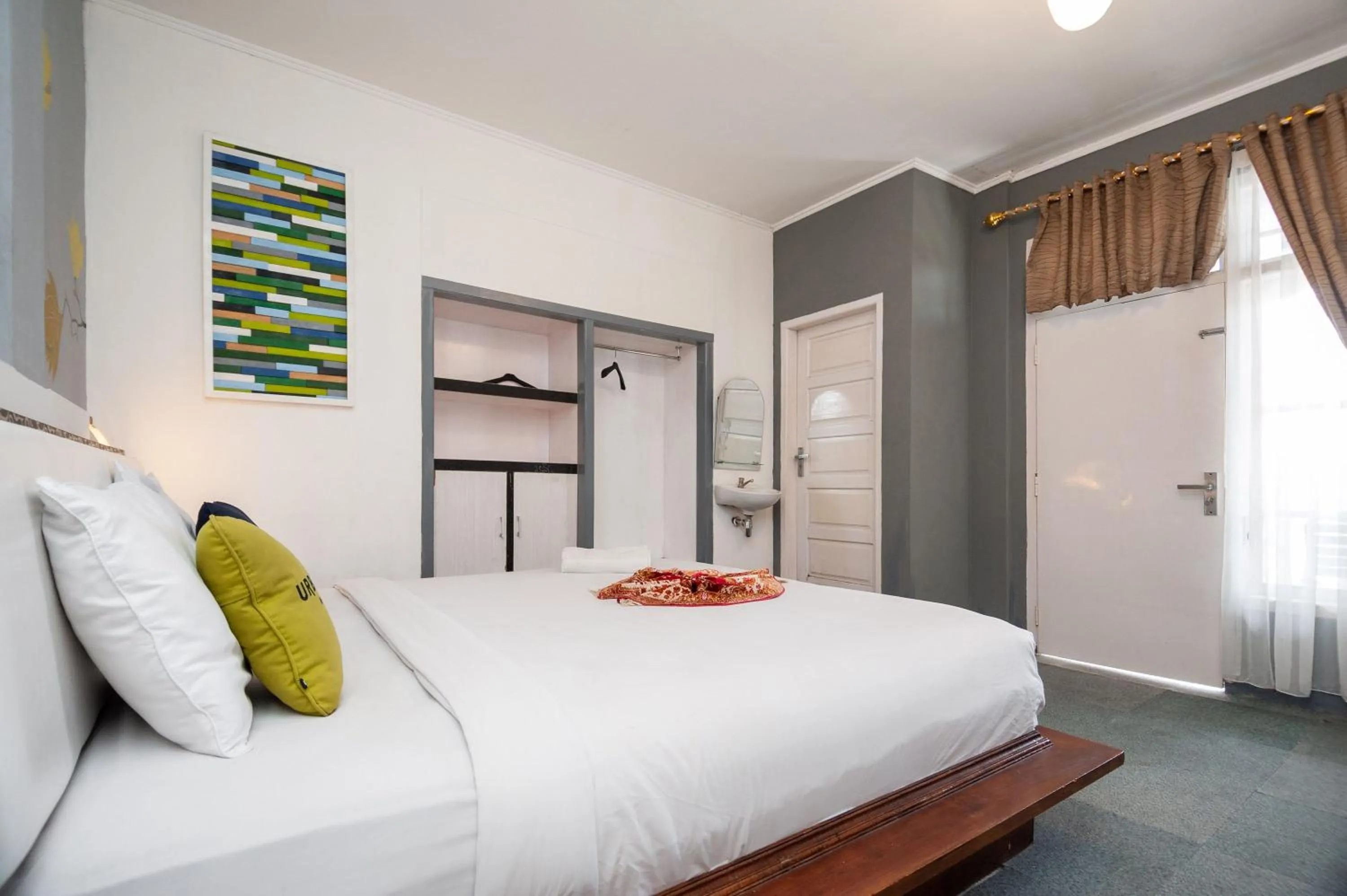 Bedroom, Bed in Urbanview Hotel Ananda Syariah by RedDoorz