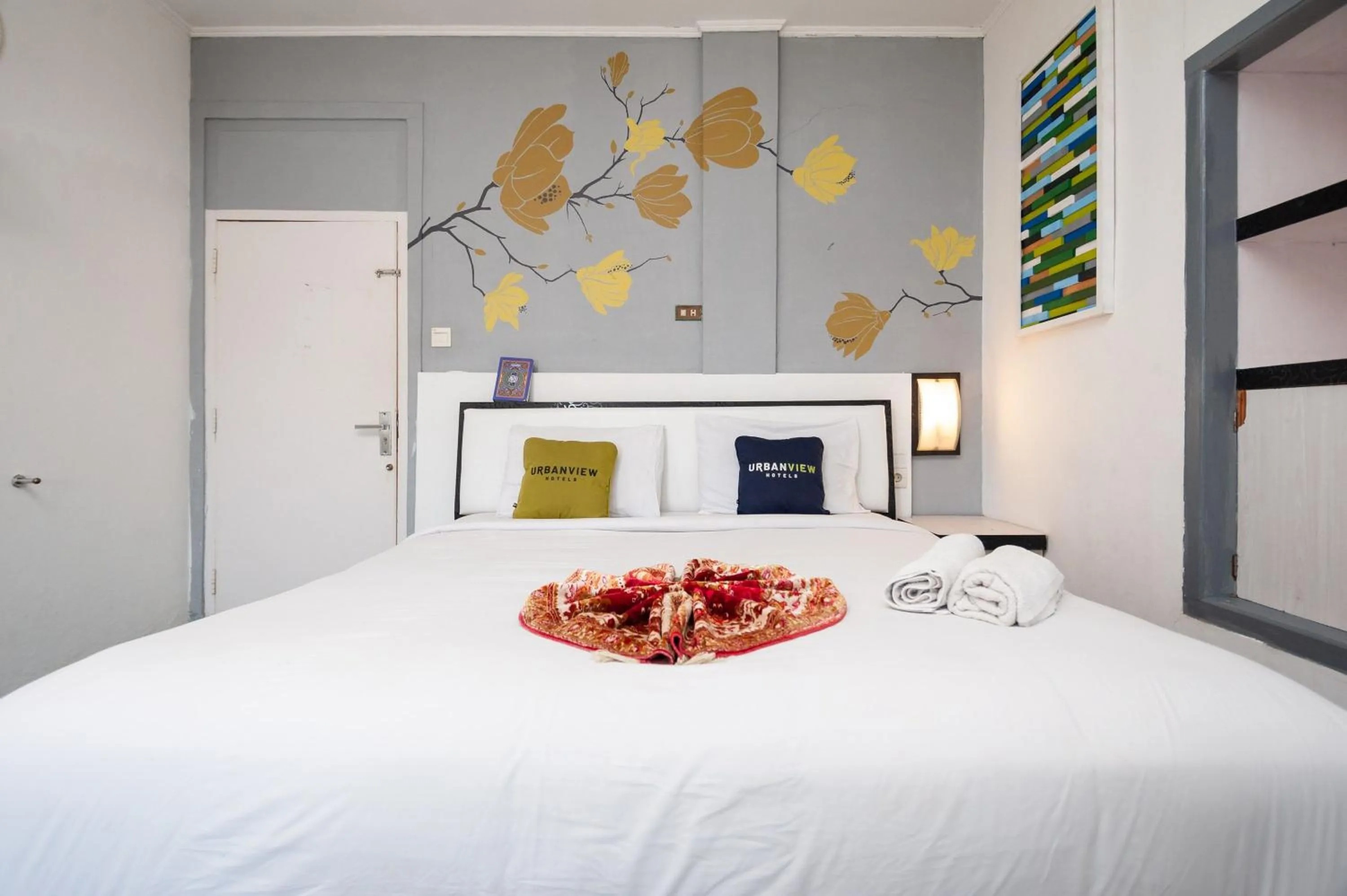 Bedroom, Bed in Urbanview Hotel Ananda Syariah by RedDoorz