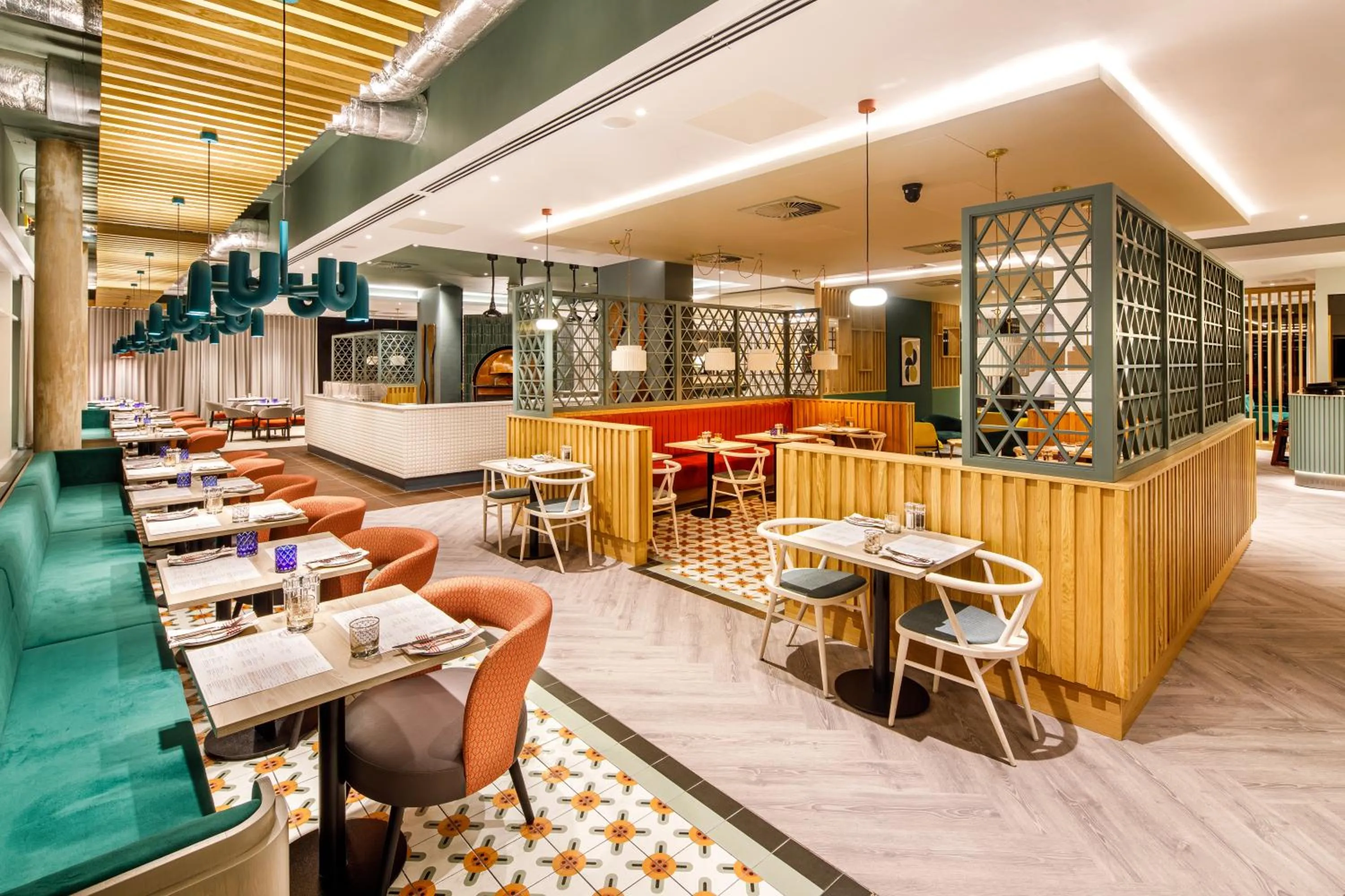 Restaurant/places to eat in Holiday Inn Manchester Airport T2 by IHG