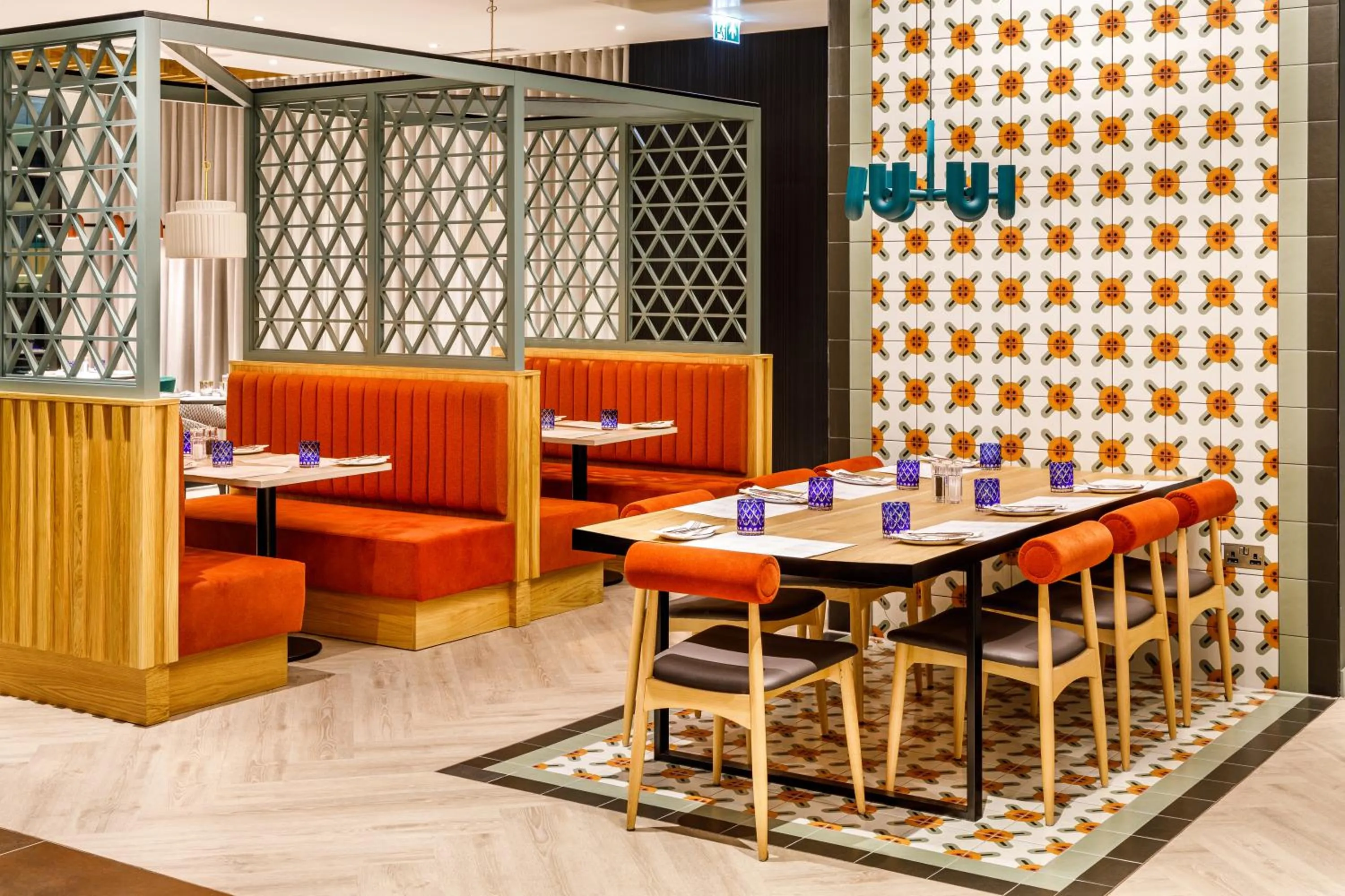 Restaurant/places to eat in Holiday Inn Manchester Airport T2 by IHG