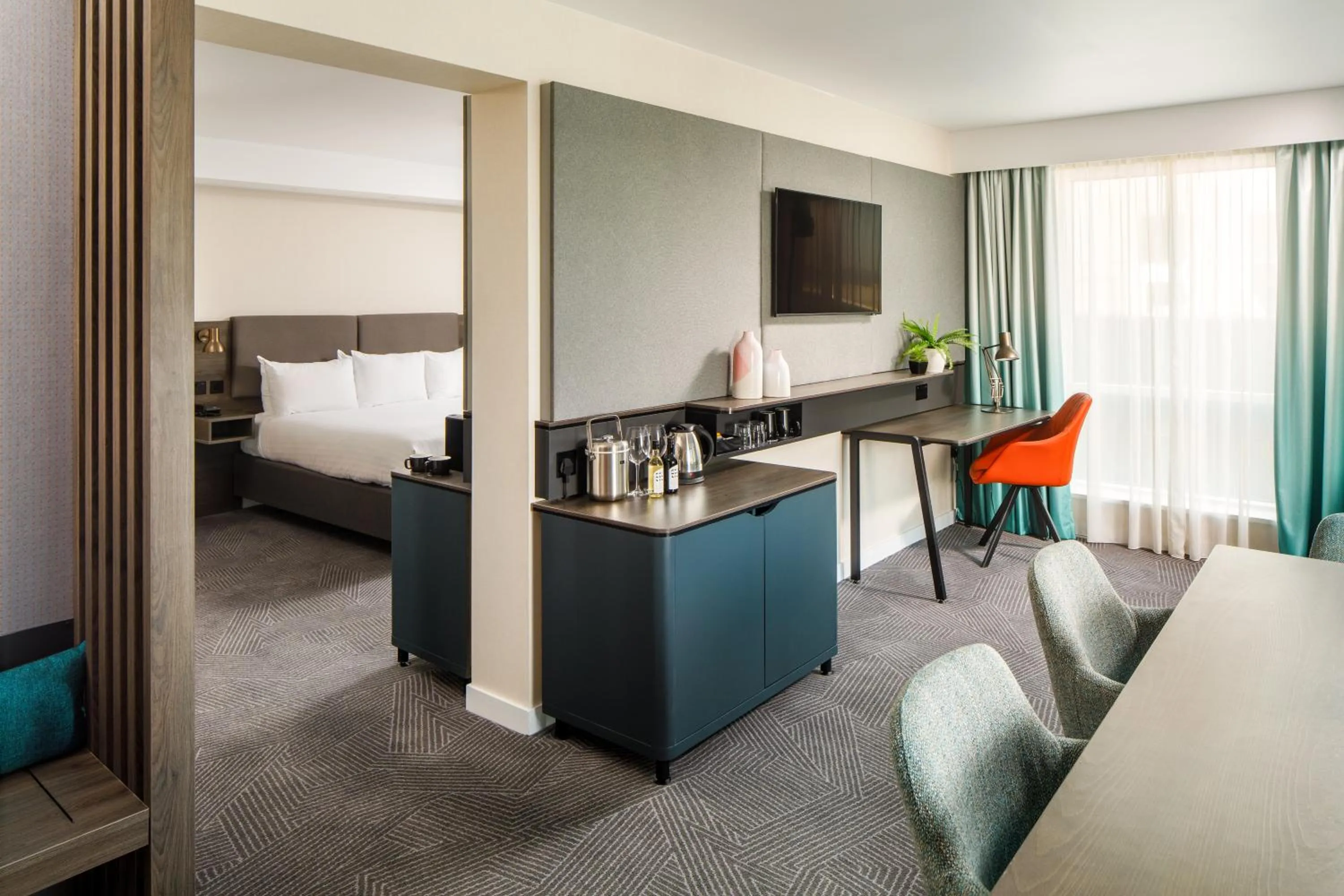 TV and multimedia, Bed in Holiday Inn Manchester Airport T2 by IHG
