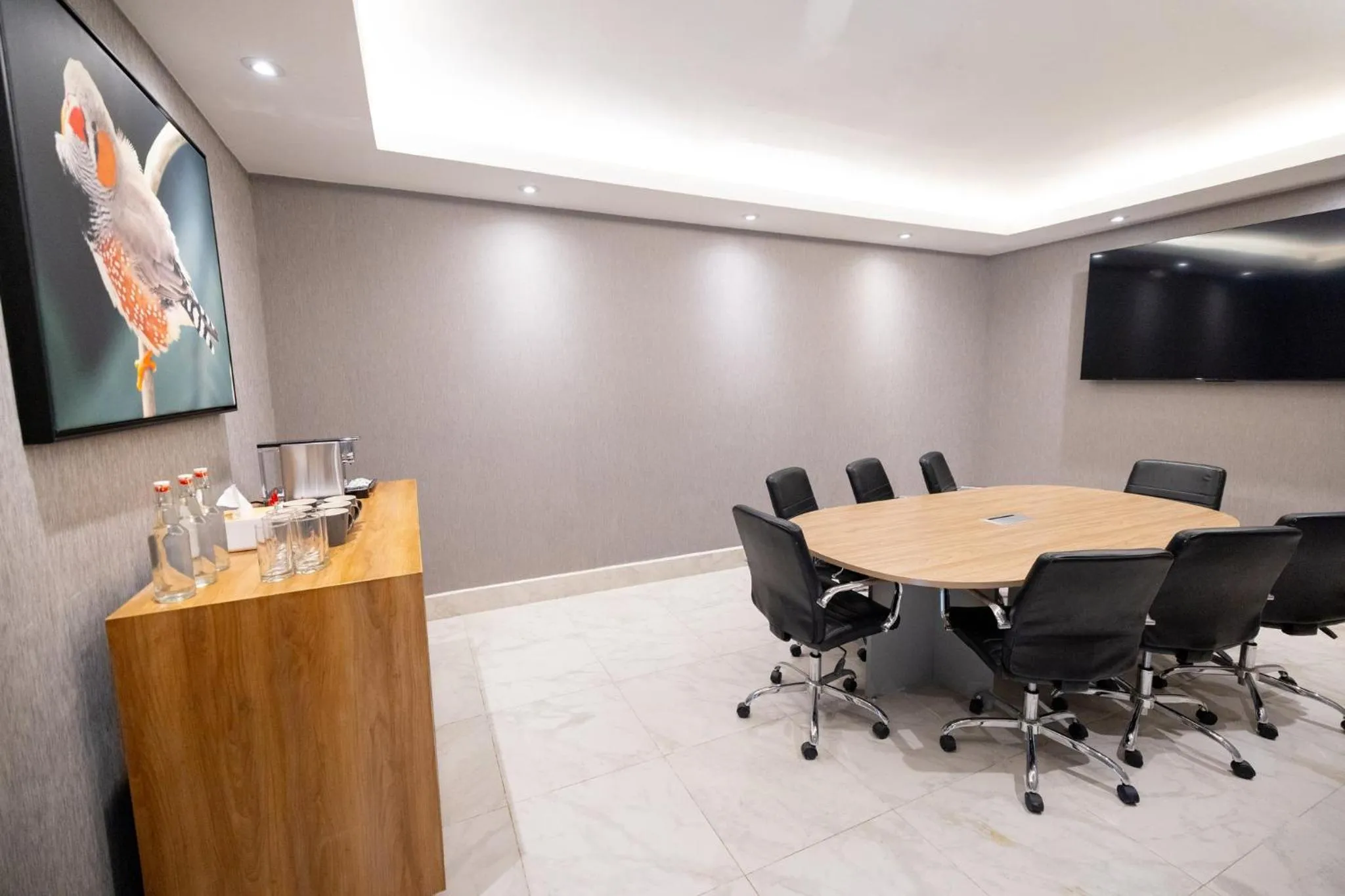 Meeting/conference room in voco Saltillo Suites by IHG