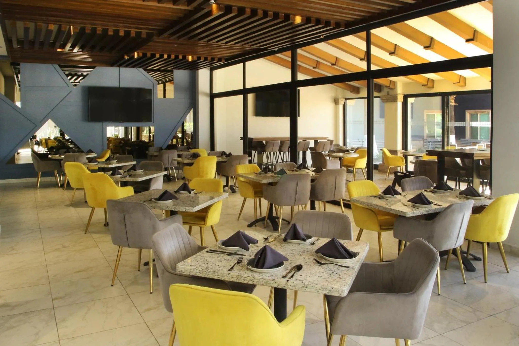 Restaurant/places to eat in voco Saltillo Suites by IHG