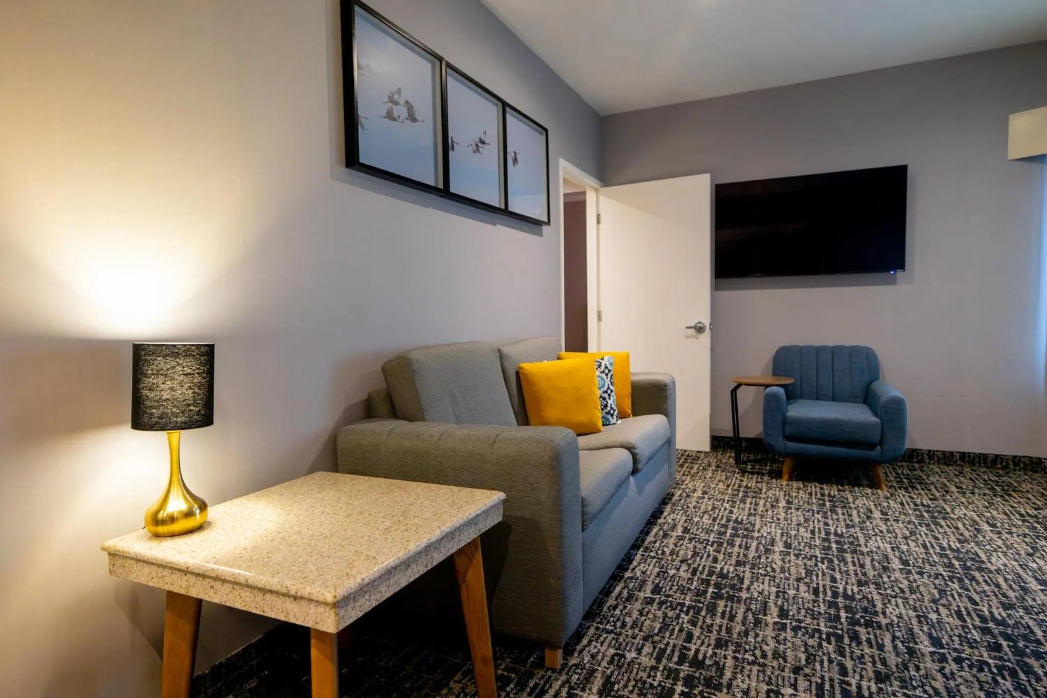 Photo of the whole room in voco Saltillo Suites by IHG