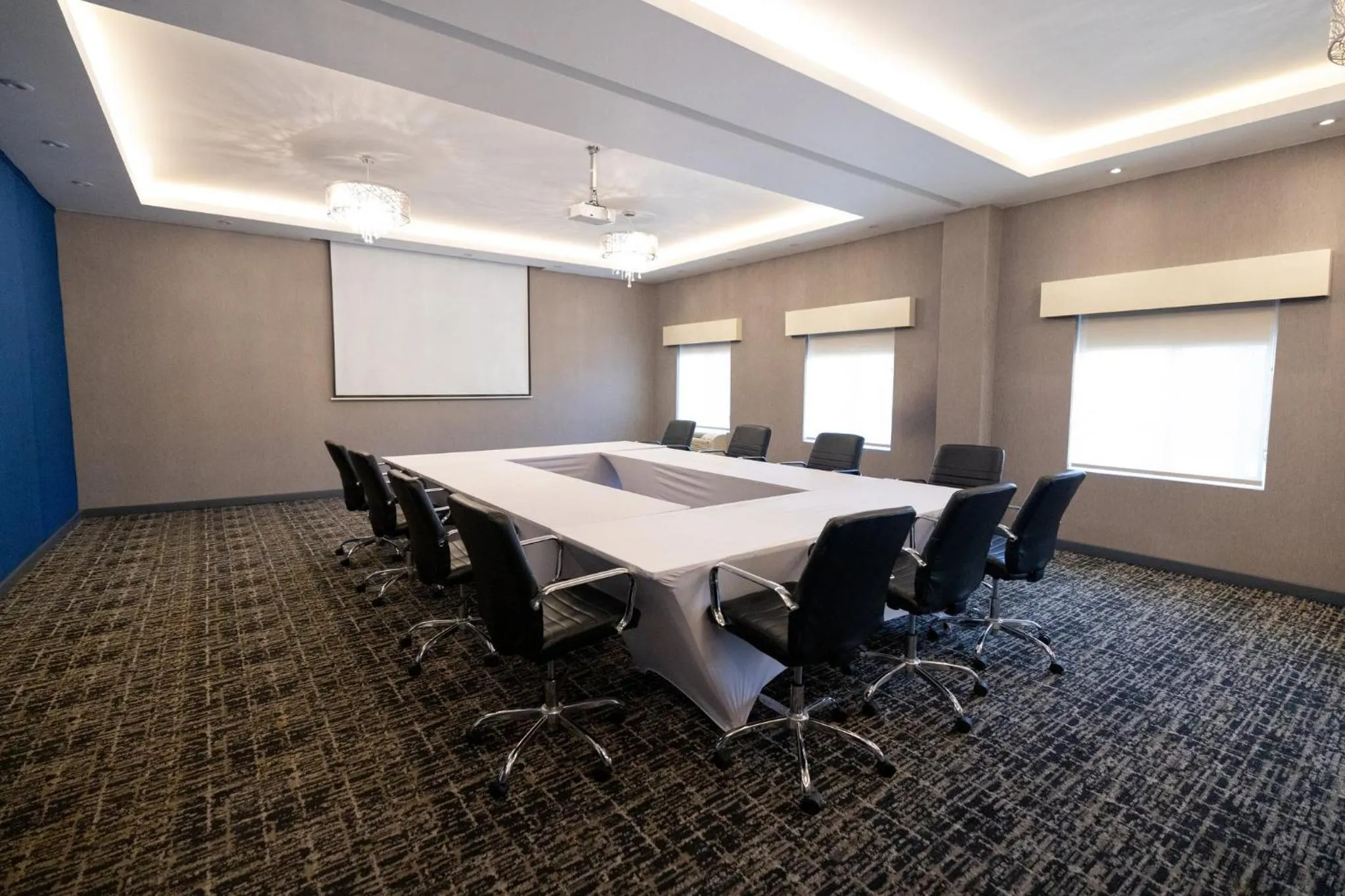 Meeting/conference room in voco Saltillo Suites by IHG