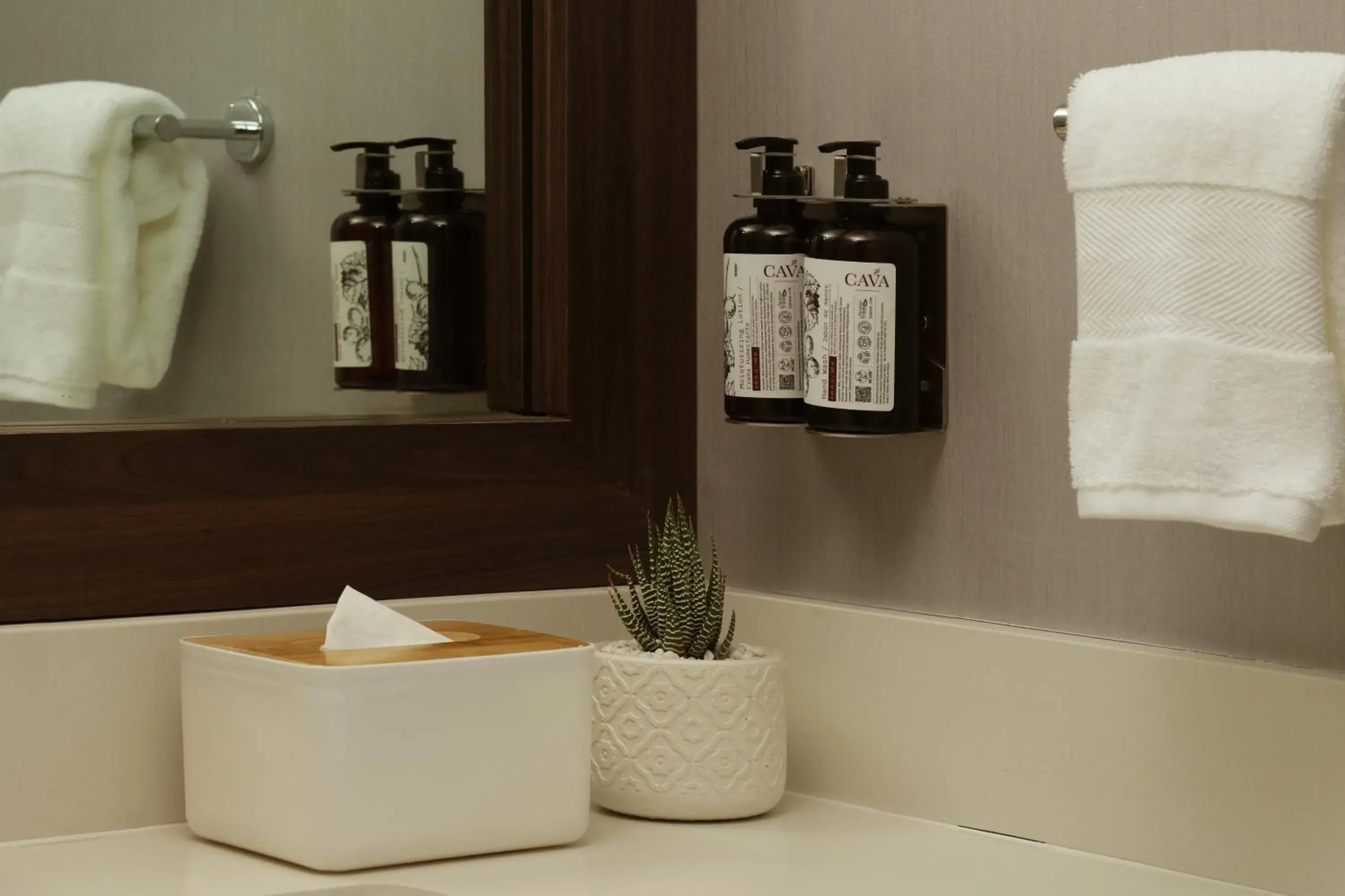 One-Bedroom King Suite - Mobility Accessible in voco Saltillo Suites by IHG One-Bedroom King Suite - Mobility Accessible in voco Saltillo Suites by IHG