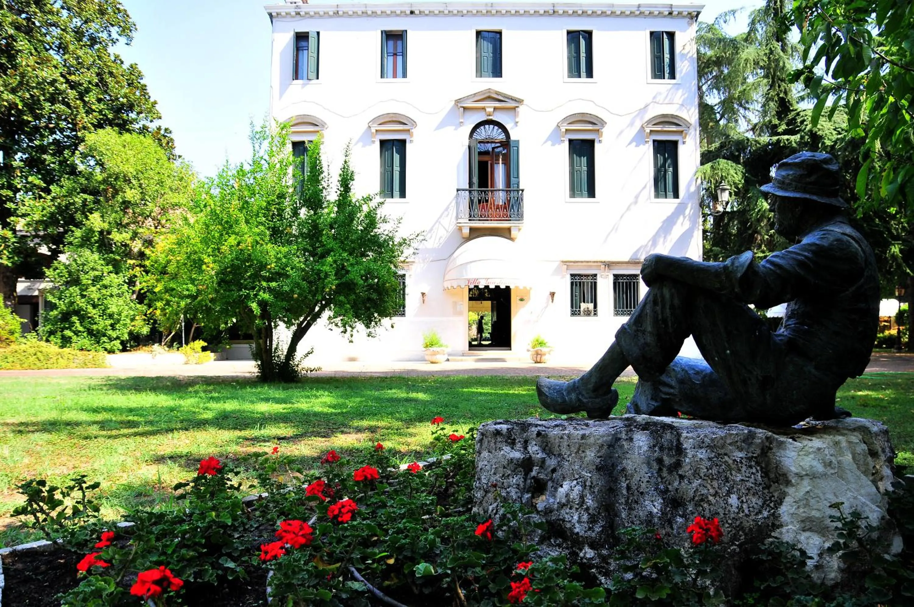 Facade/entrance in Park Hotel Villa Giustinian