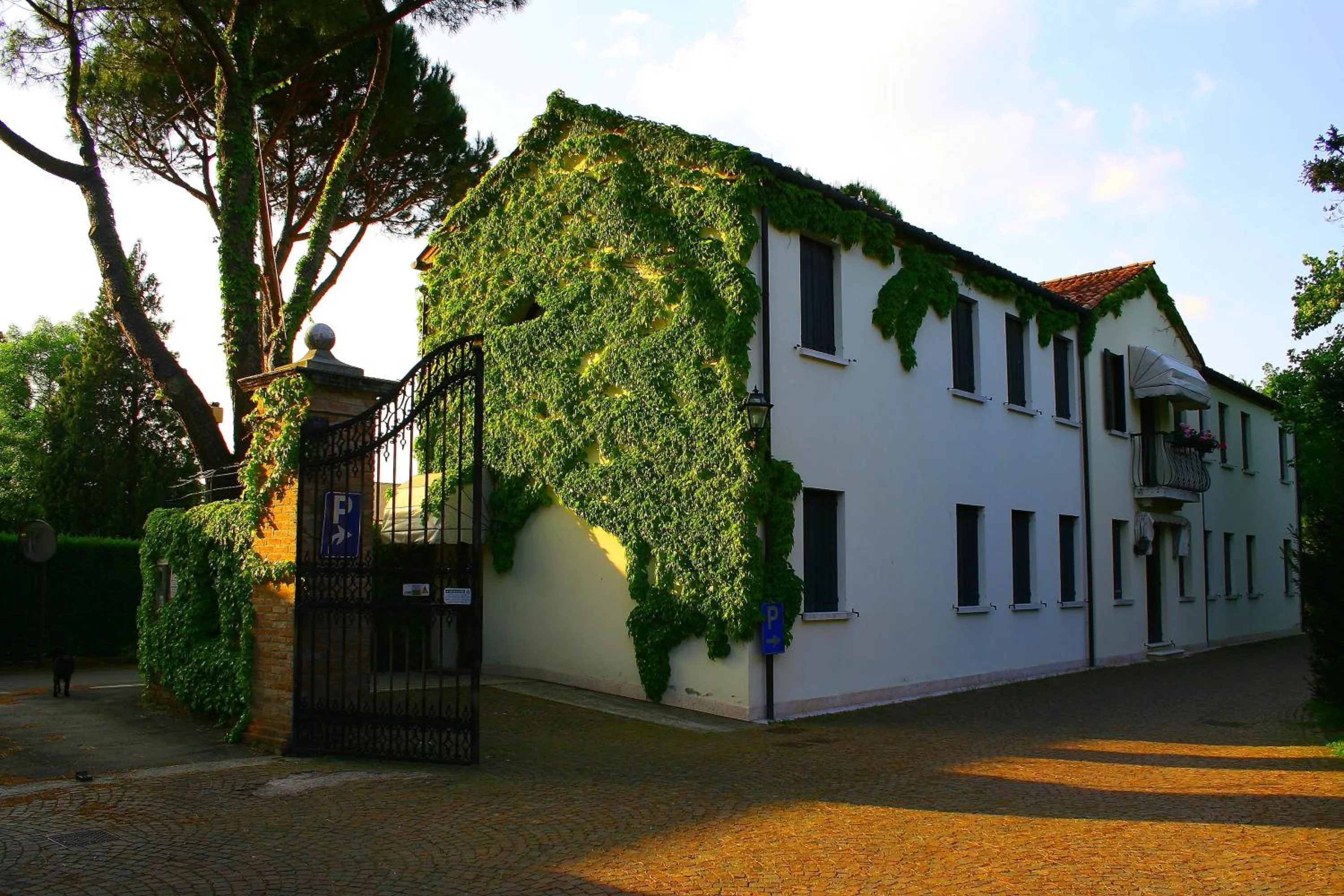 Facade/entrance in Park Hotel Villa Giustinian