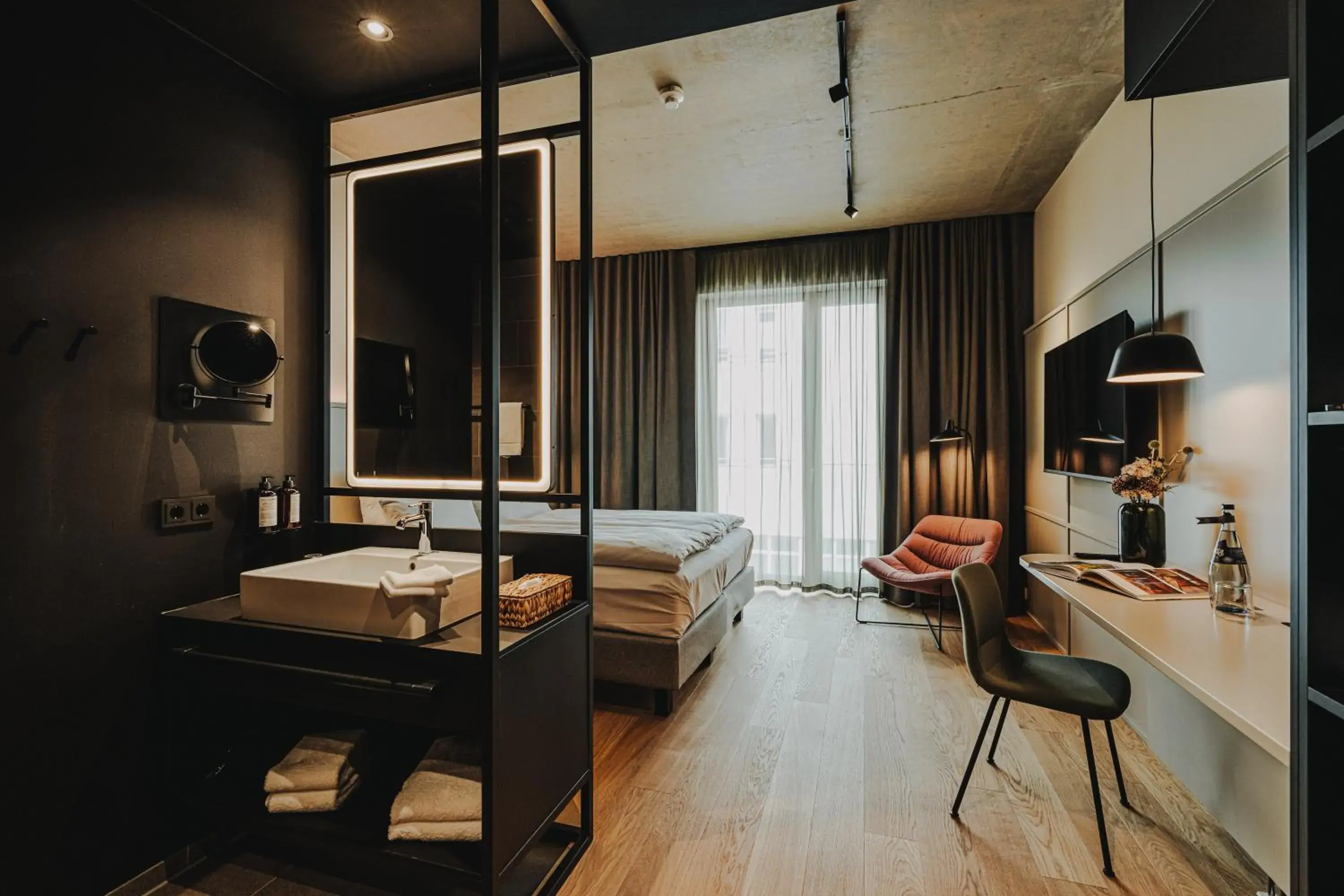 Deluxe King Room in HIIVE Oldenburg Deluxe King Room in HIIVE Oldenburg