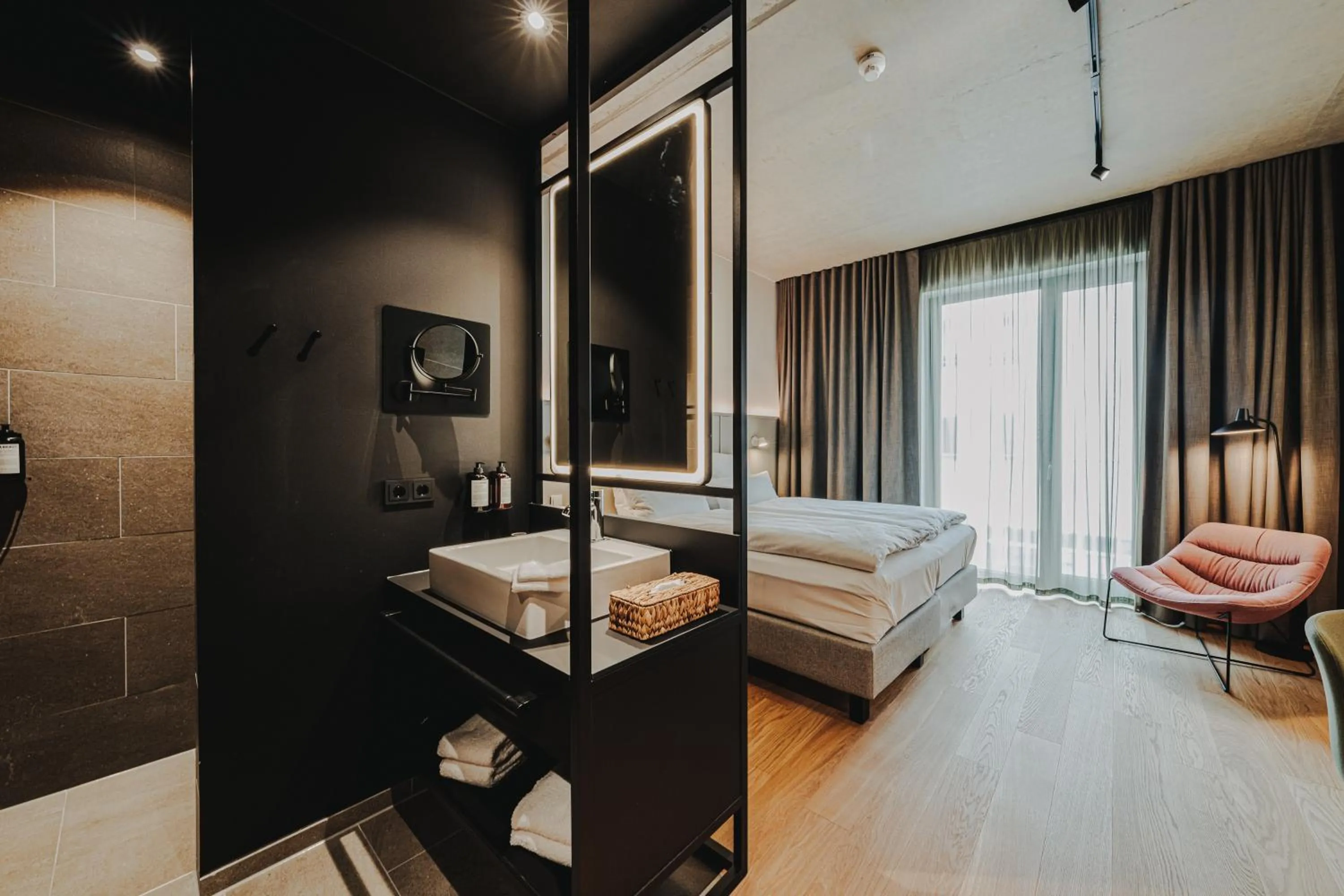 Photo of the whole room, Bed in HIIVE Oldenburg