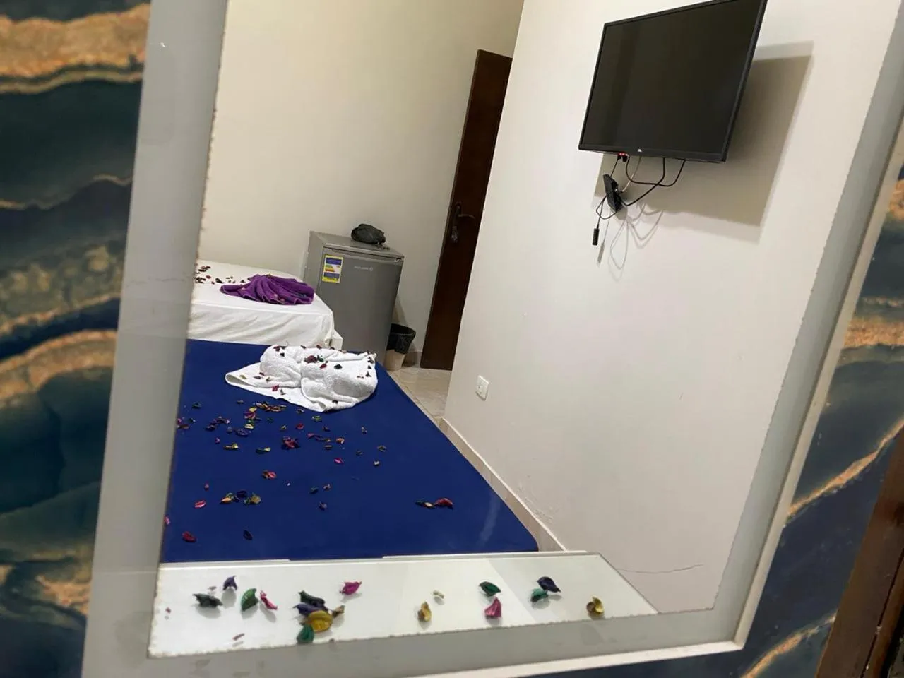 Communal lounge/ TV room in New Abdeen palace hostel