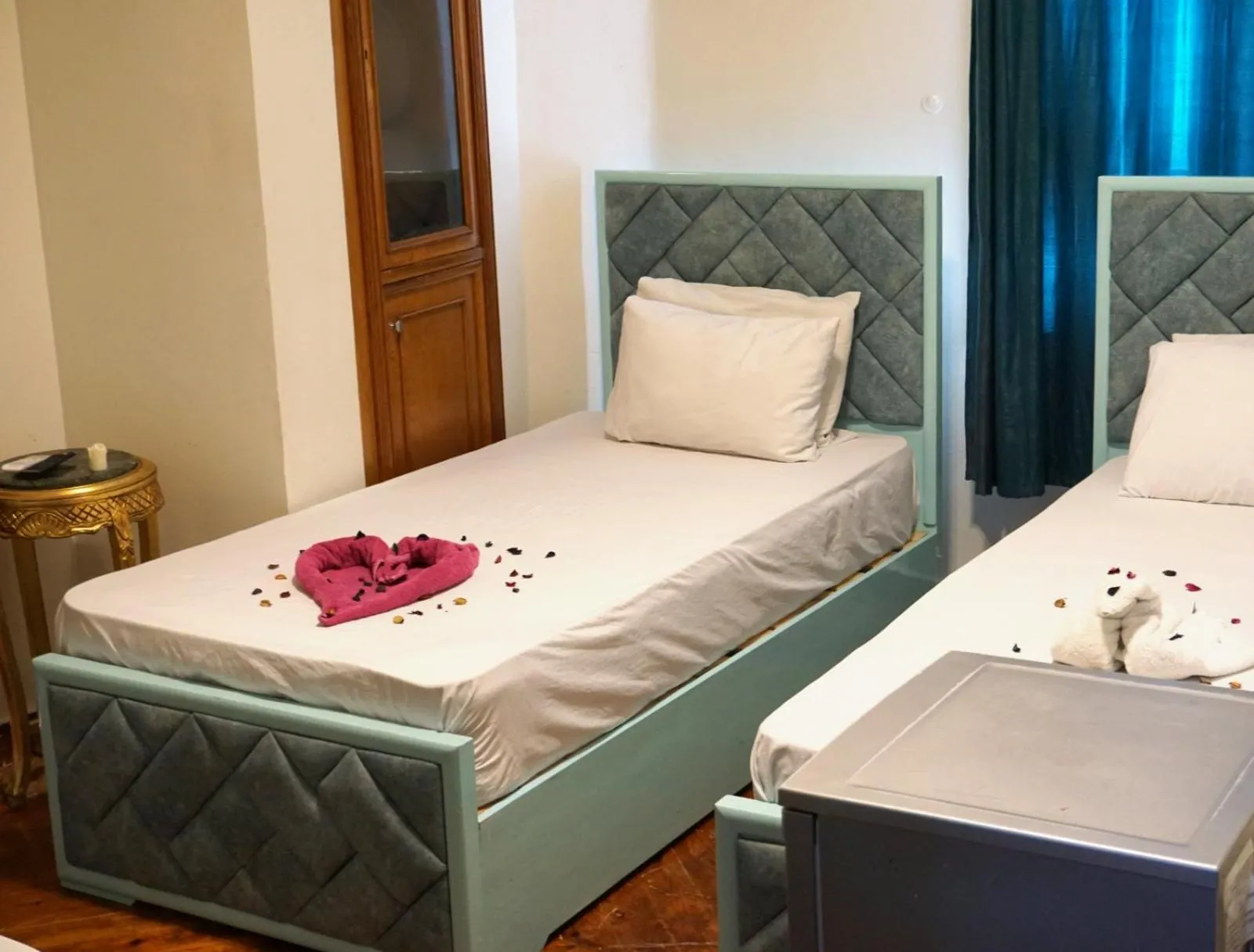 Bed in New Abdeen palace hostel