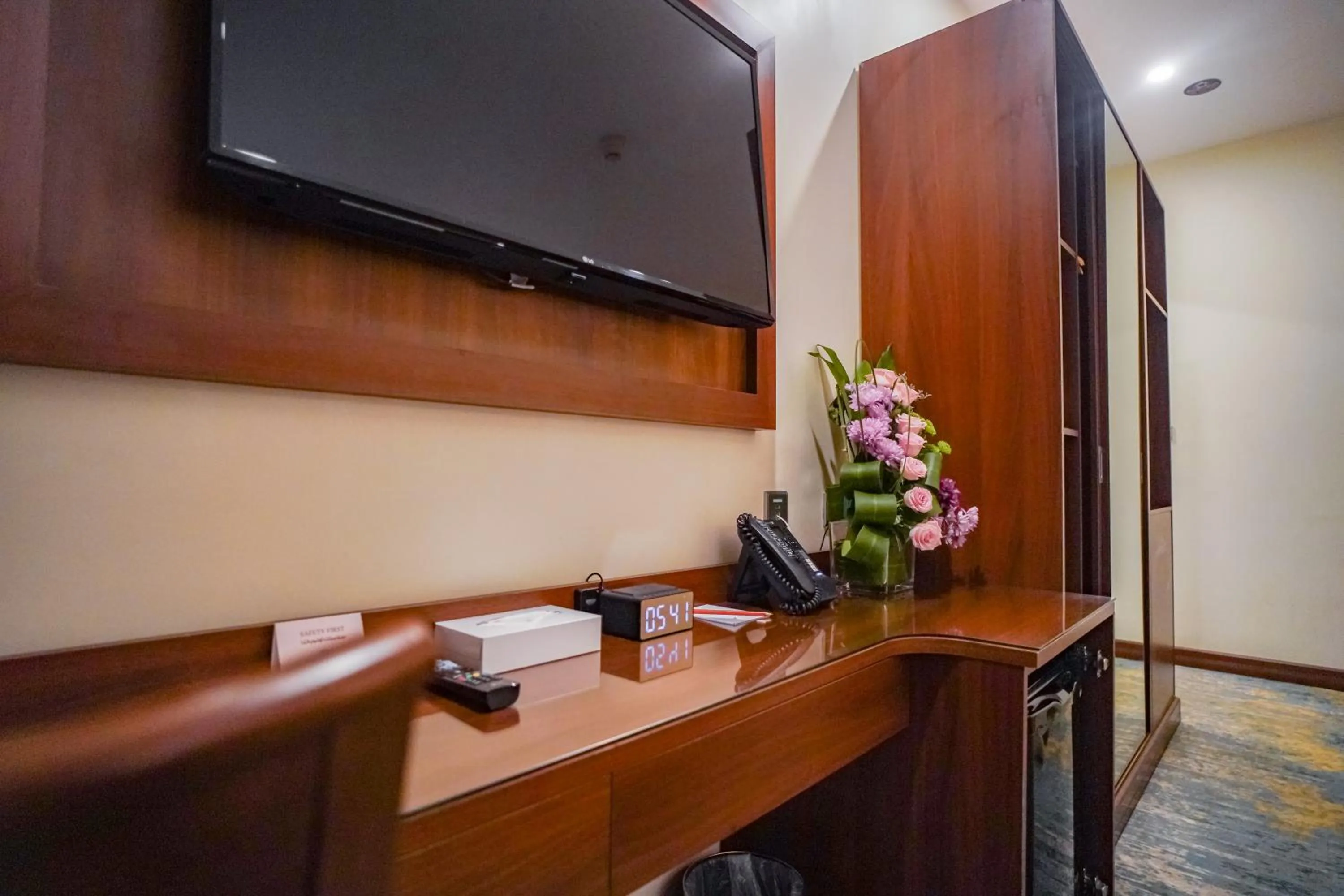 Communal lounge/ TV room in Emaar Elite Hotel