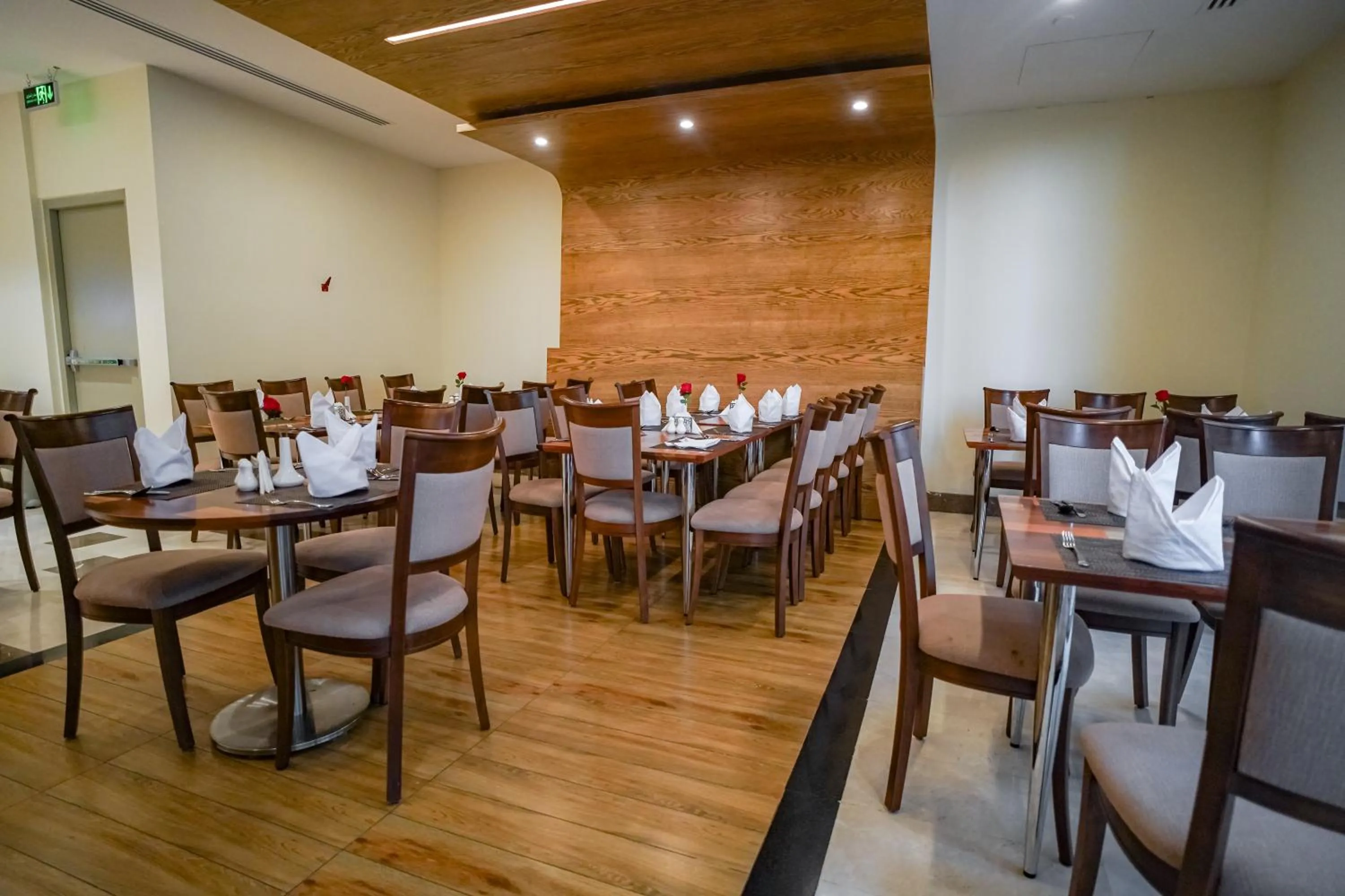 Restaurant/places to eat in Emaar Elite Hotel