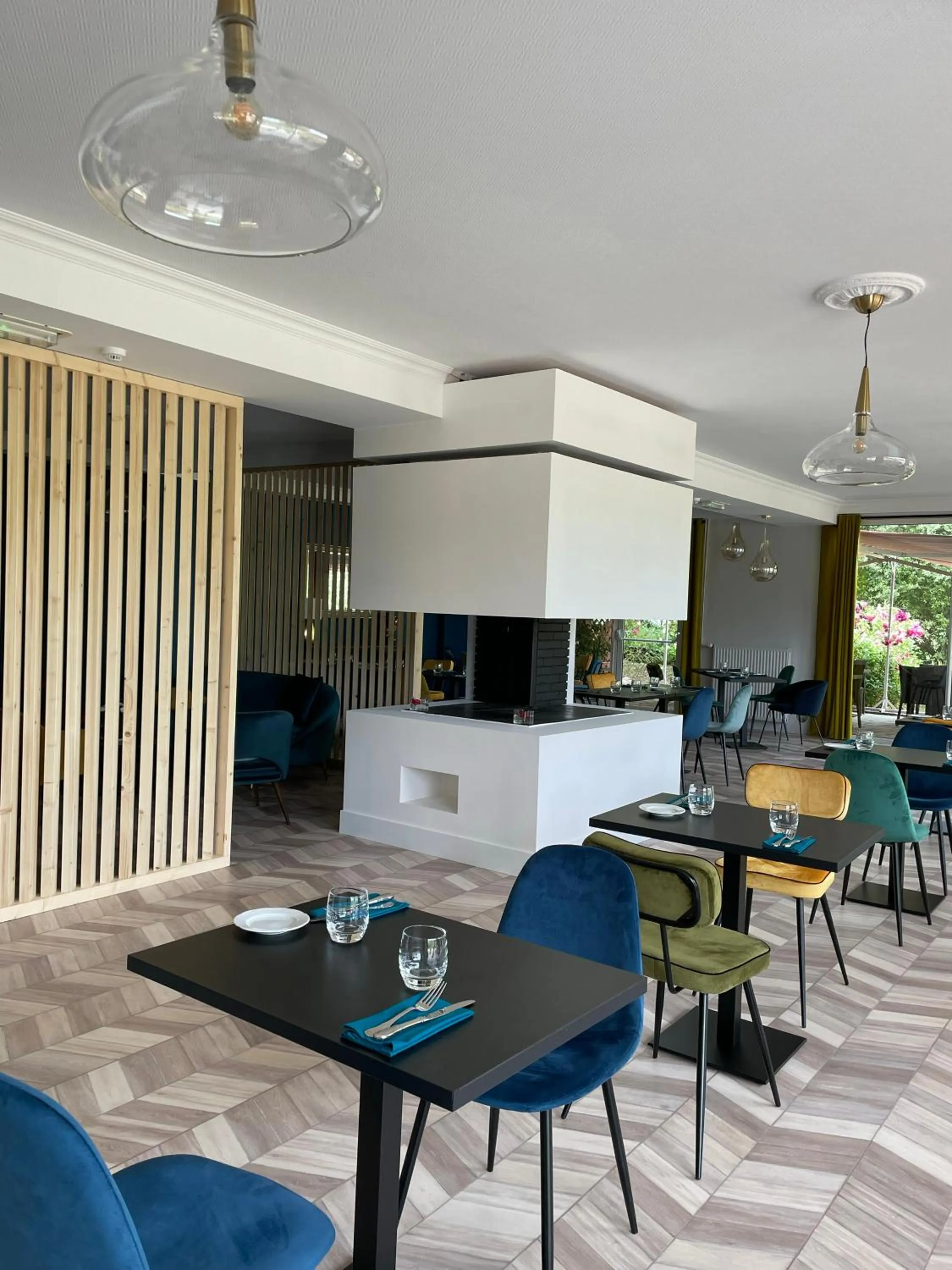 Restaurant/places to eat in Hôtel Restaurant du Lac