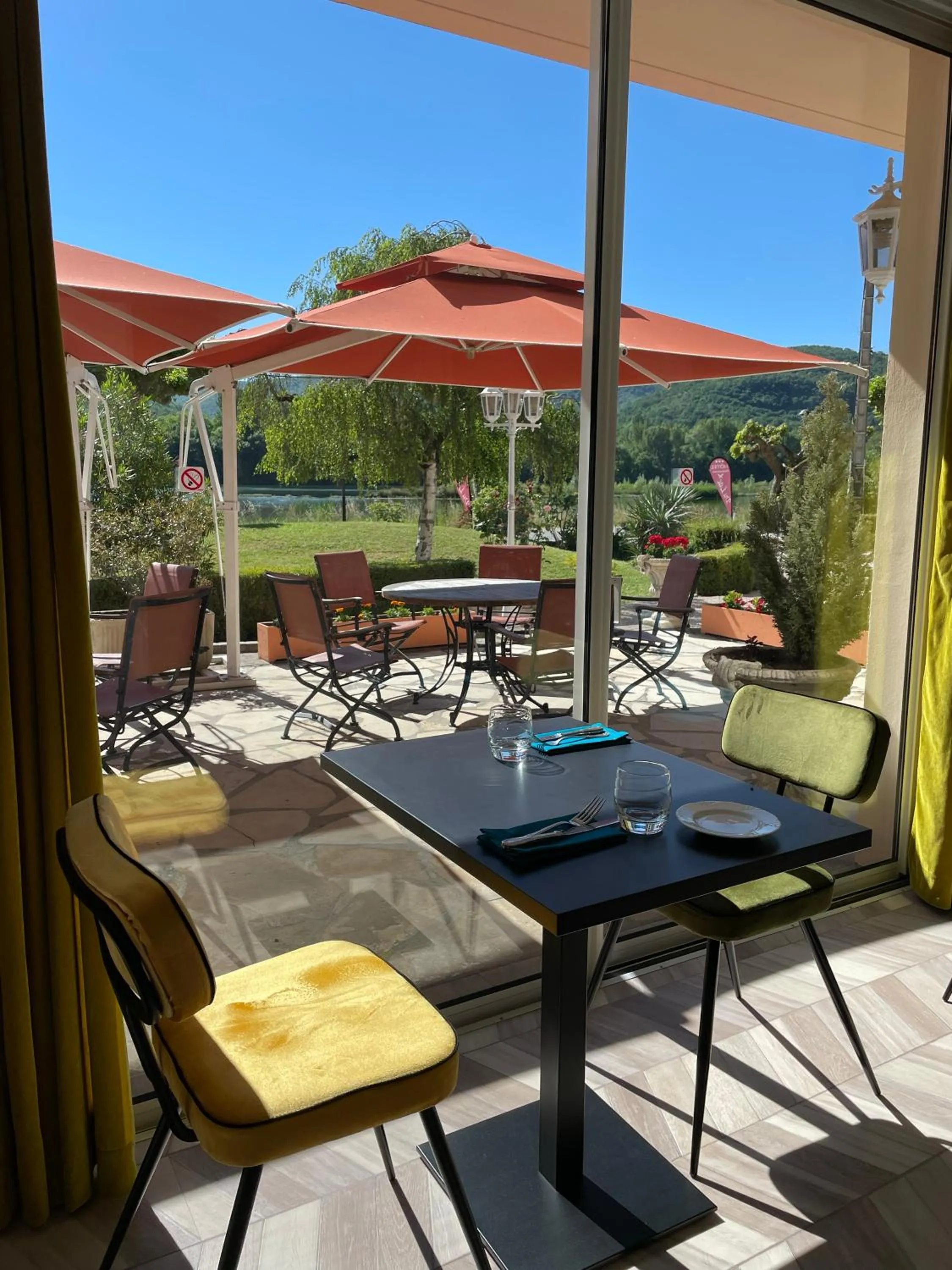 Restaurant/places to eat in Hôtel Restaurant du Lac