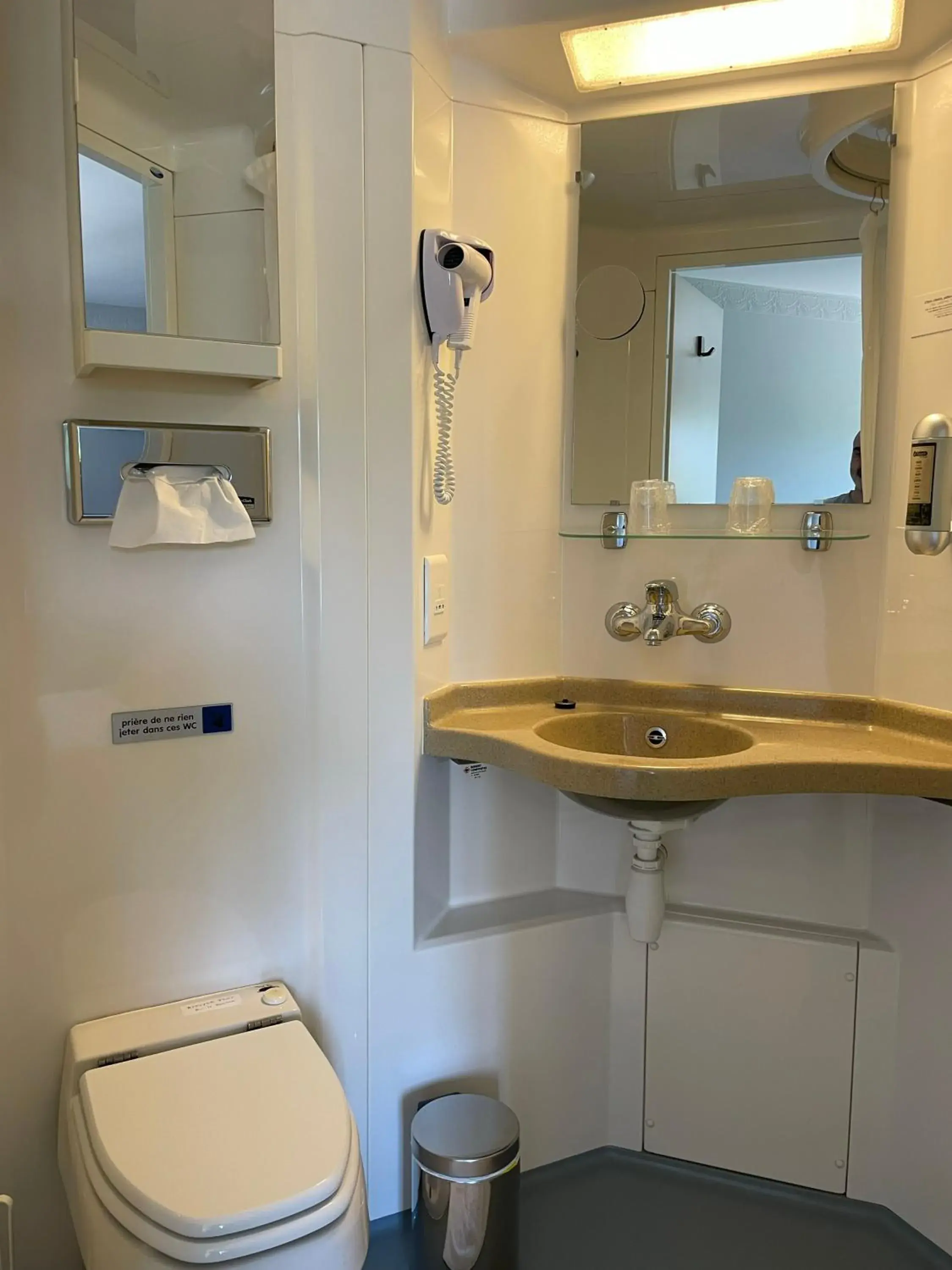 Double Room with Lake View in Hôtel Restaurant du Lac Double Room with Lake View in Hôtel Restaurant du Lac