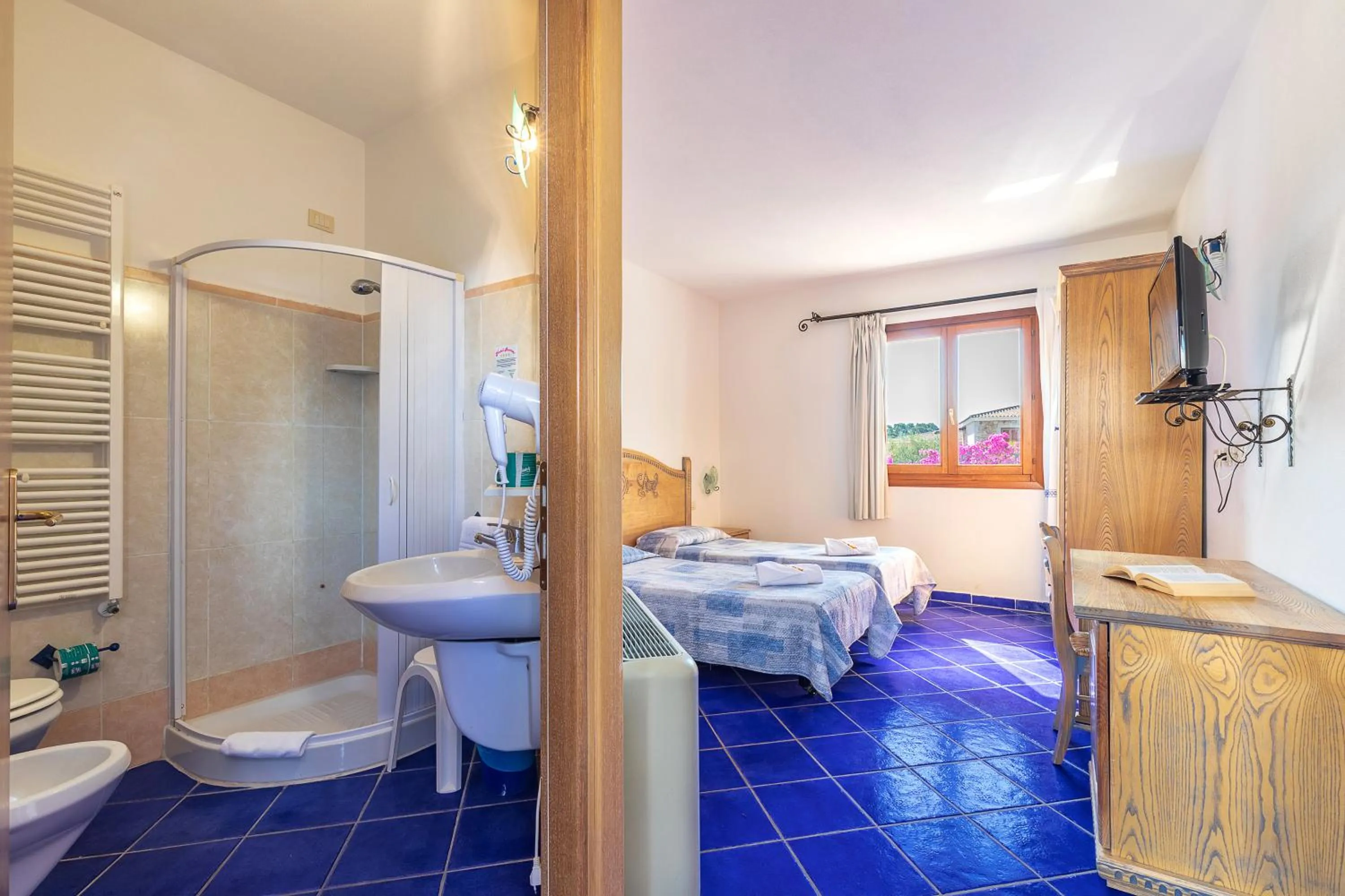 Photo of the whole room, Bed in Hotel Bonsai