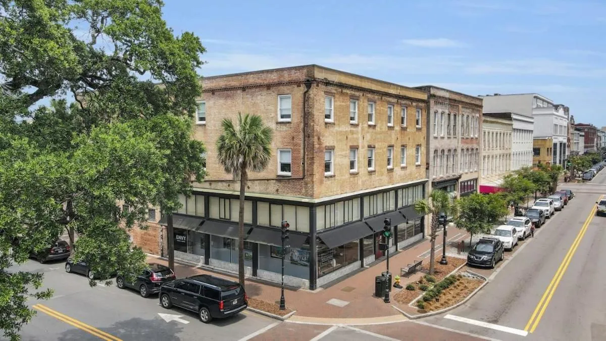 The Georgia Peach -near Plant Riverside & downtown