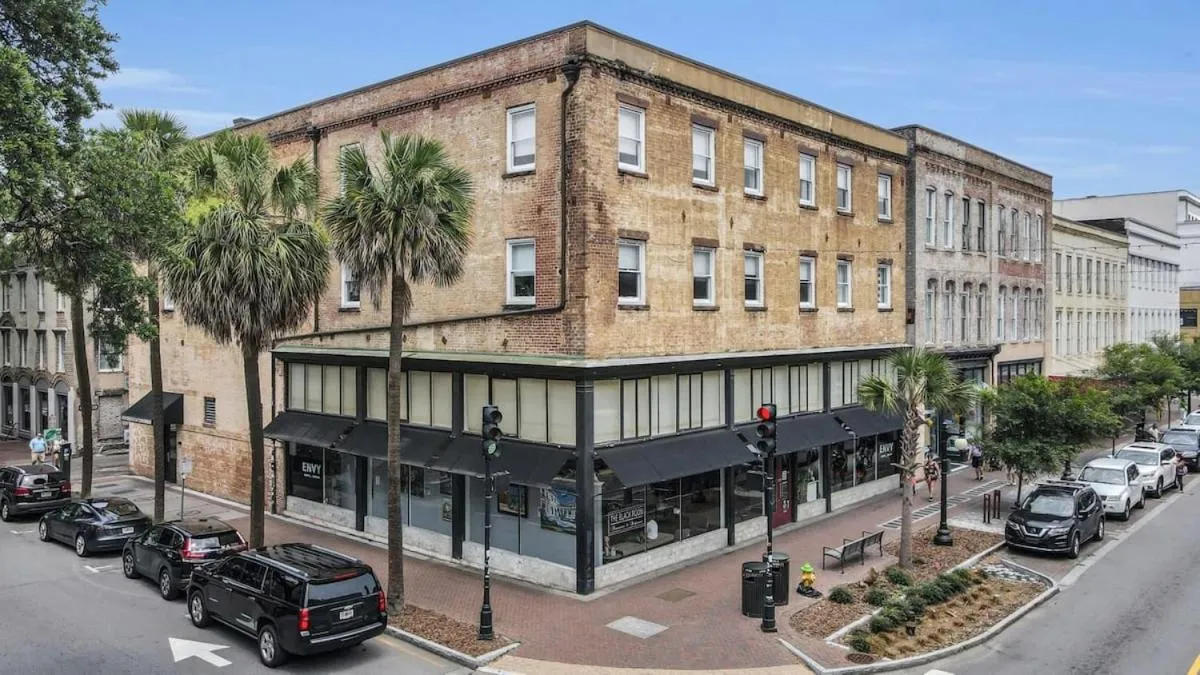 The Georgia Peach -near Plant Riverside & downtown