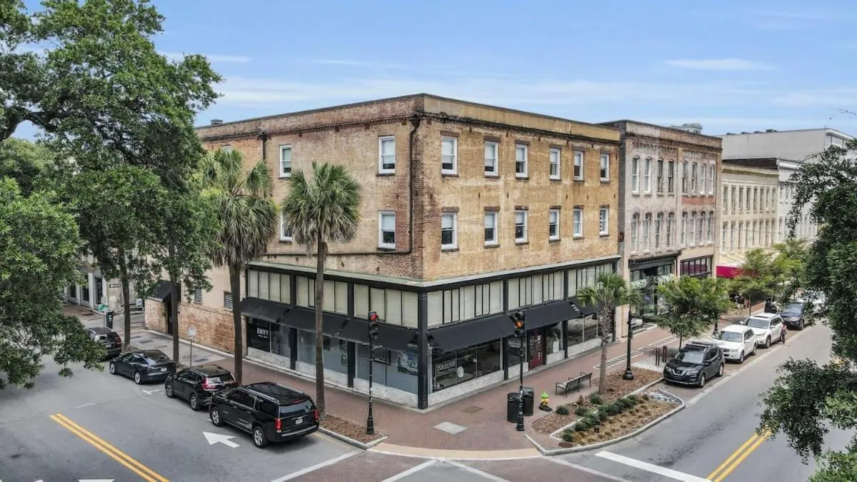 The Georgia Peach -near Plant Riverside & downtown